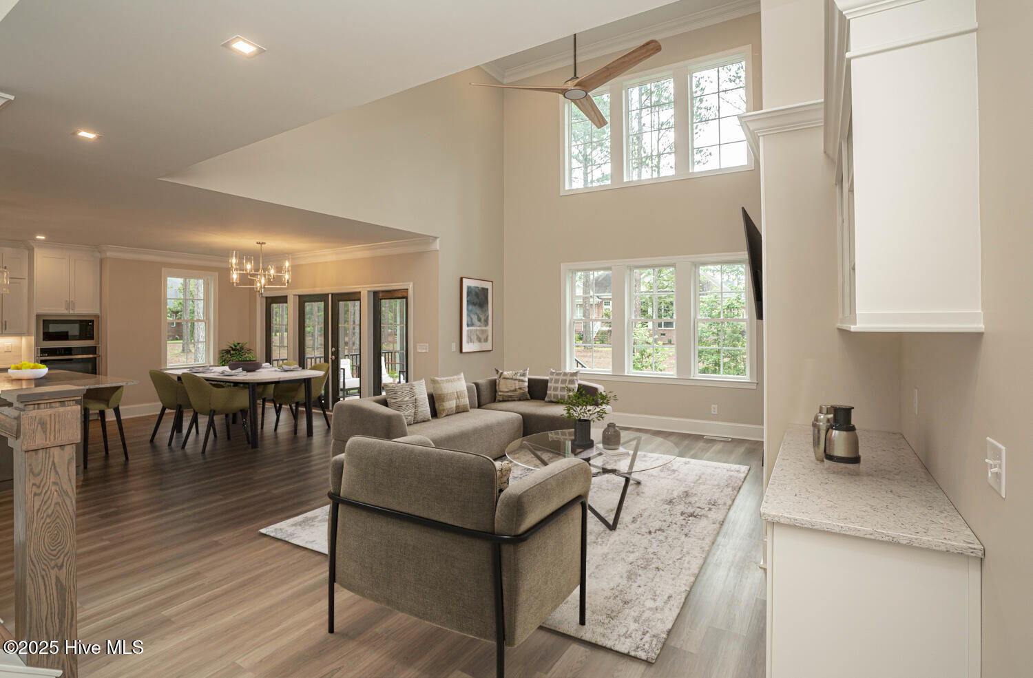 100518368 | Photo 14