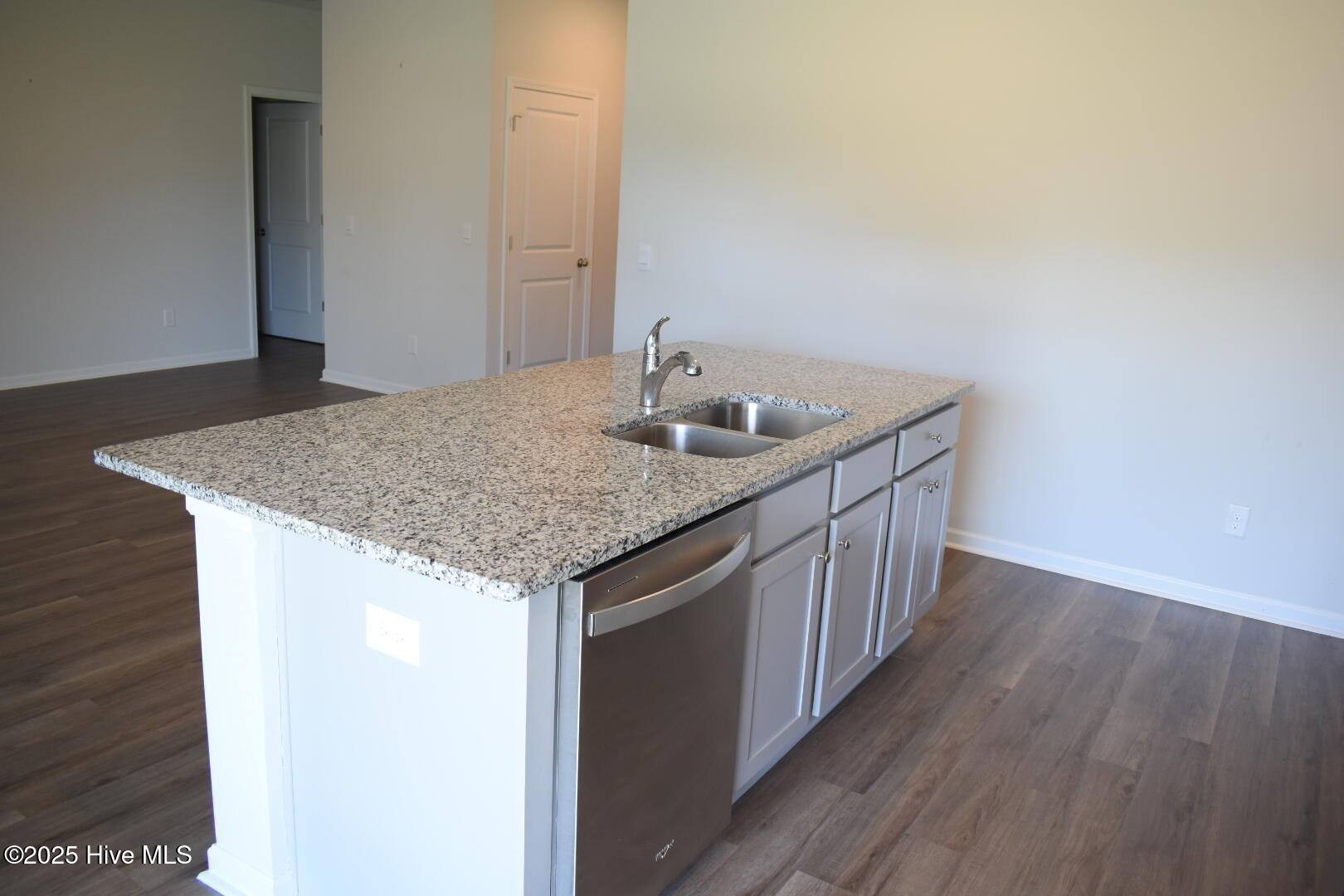 100535497 | Photo 10