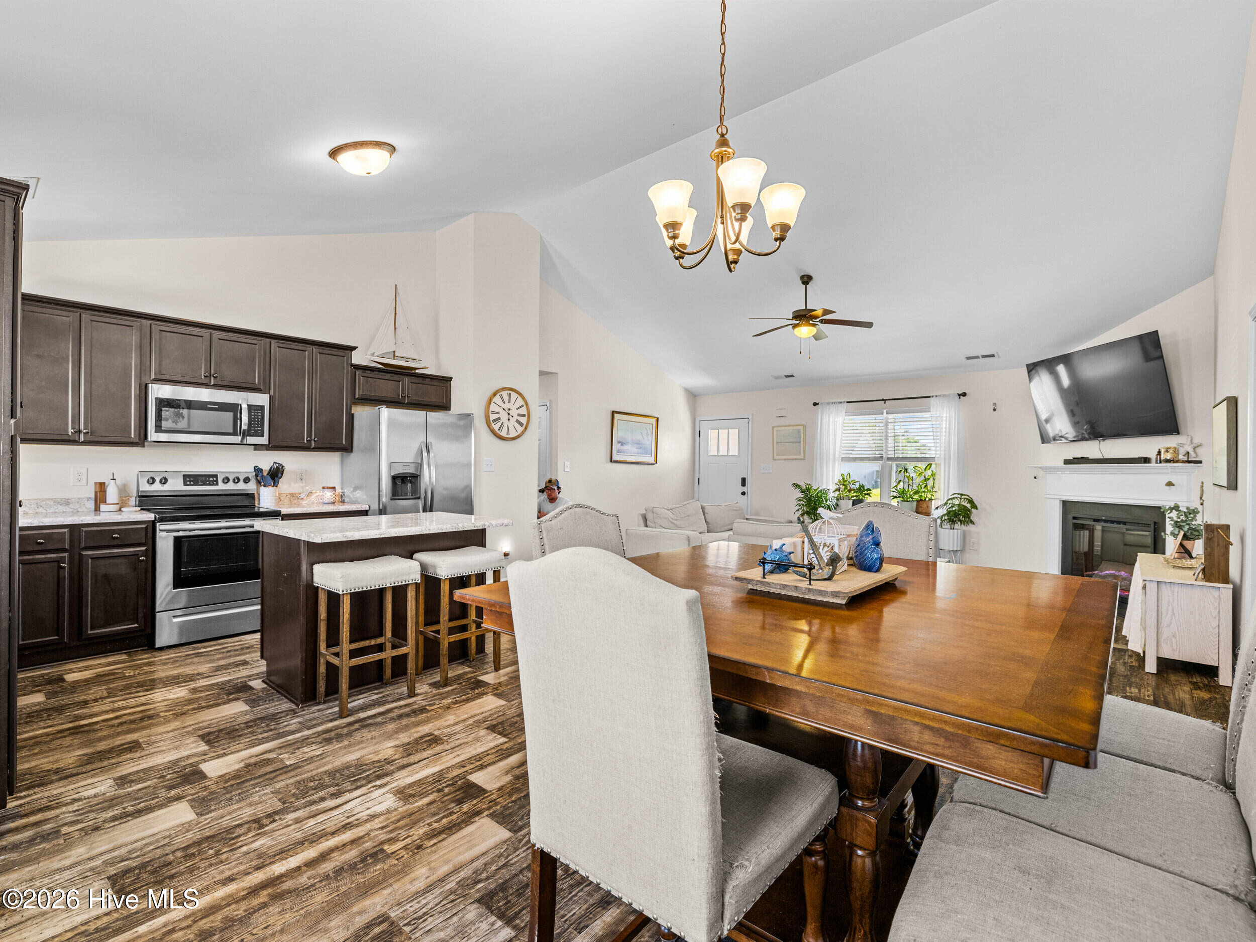 100569588 | Photo 16