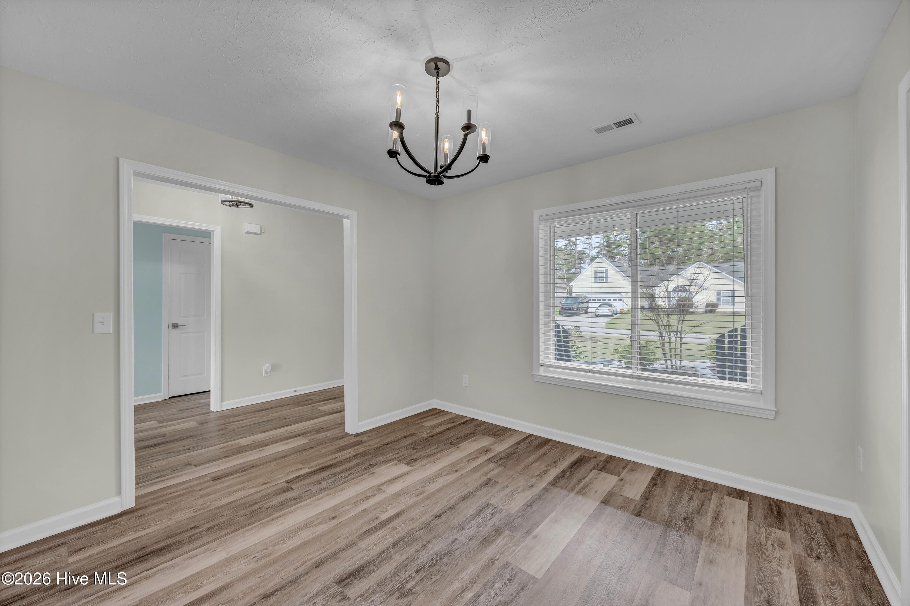 100561417 | Photo 10