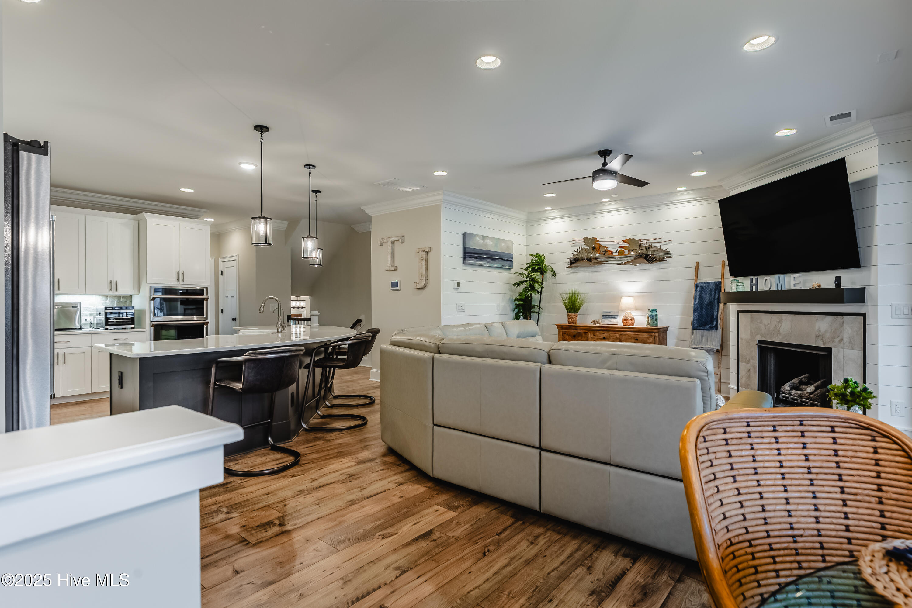 100523933 | Photo 12