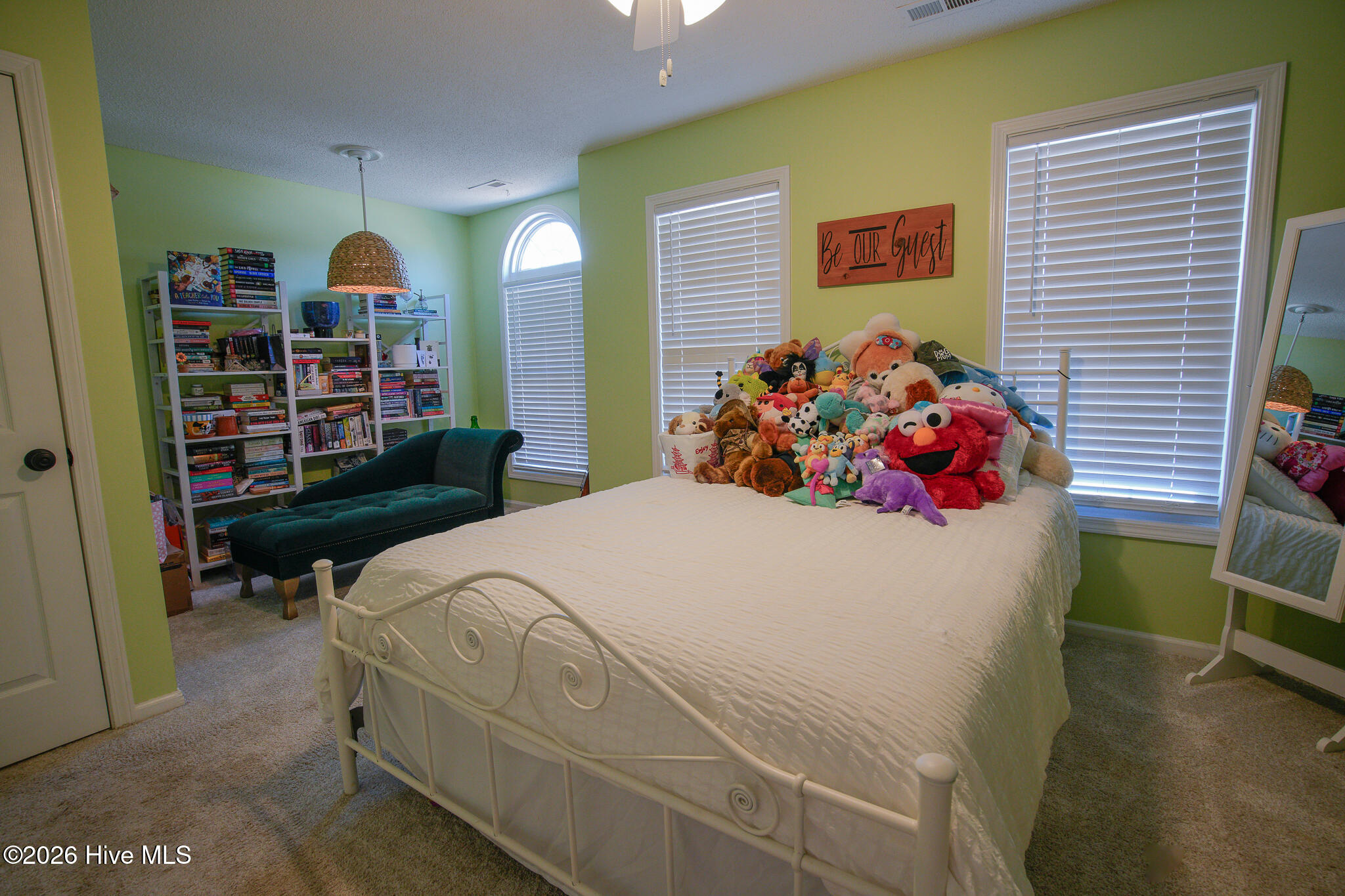 100556860 | Photo 11