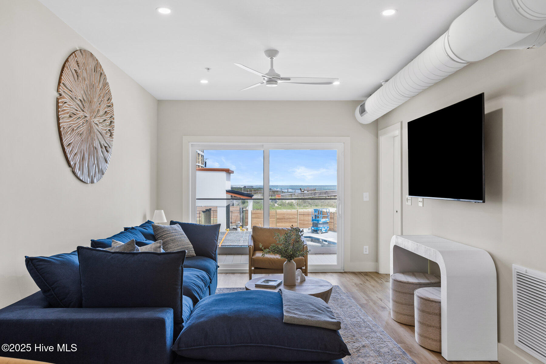 100523205 | Photo 12