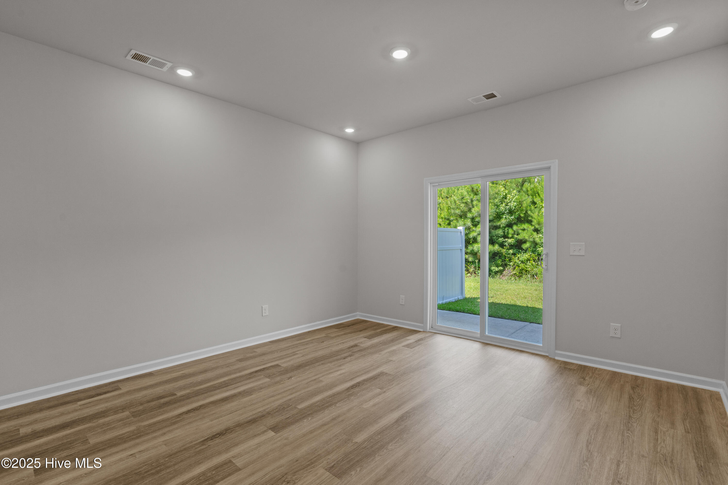 100534504 | Photo 10