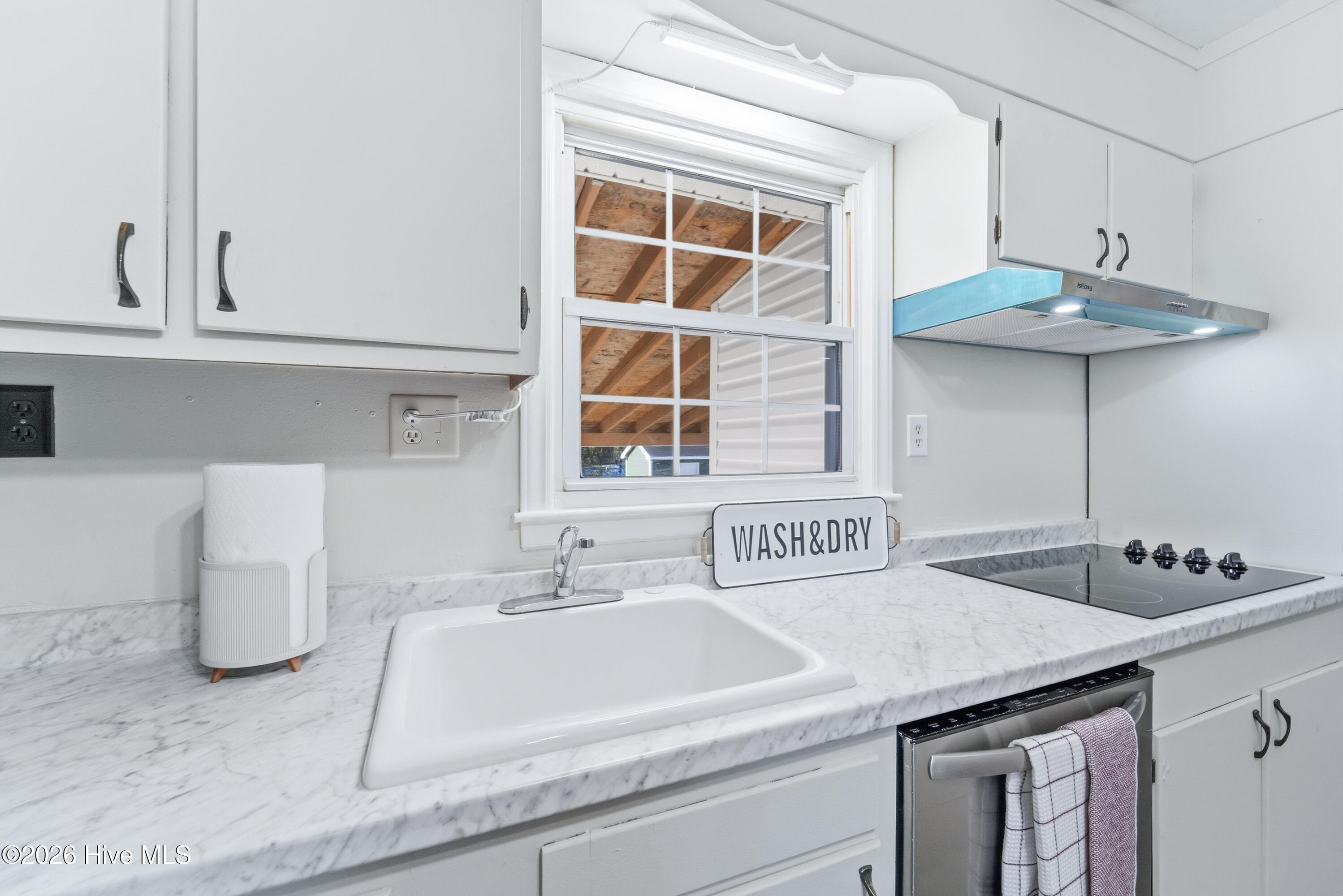 100560320 | Photo 14