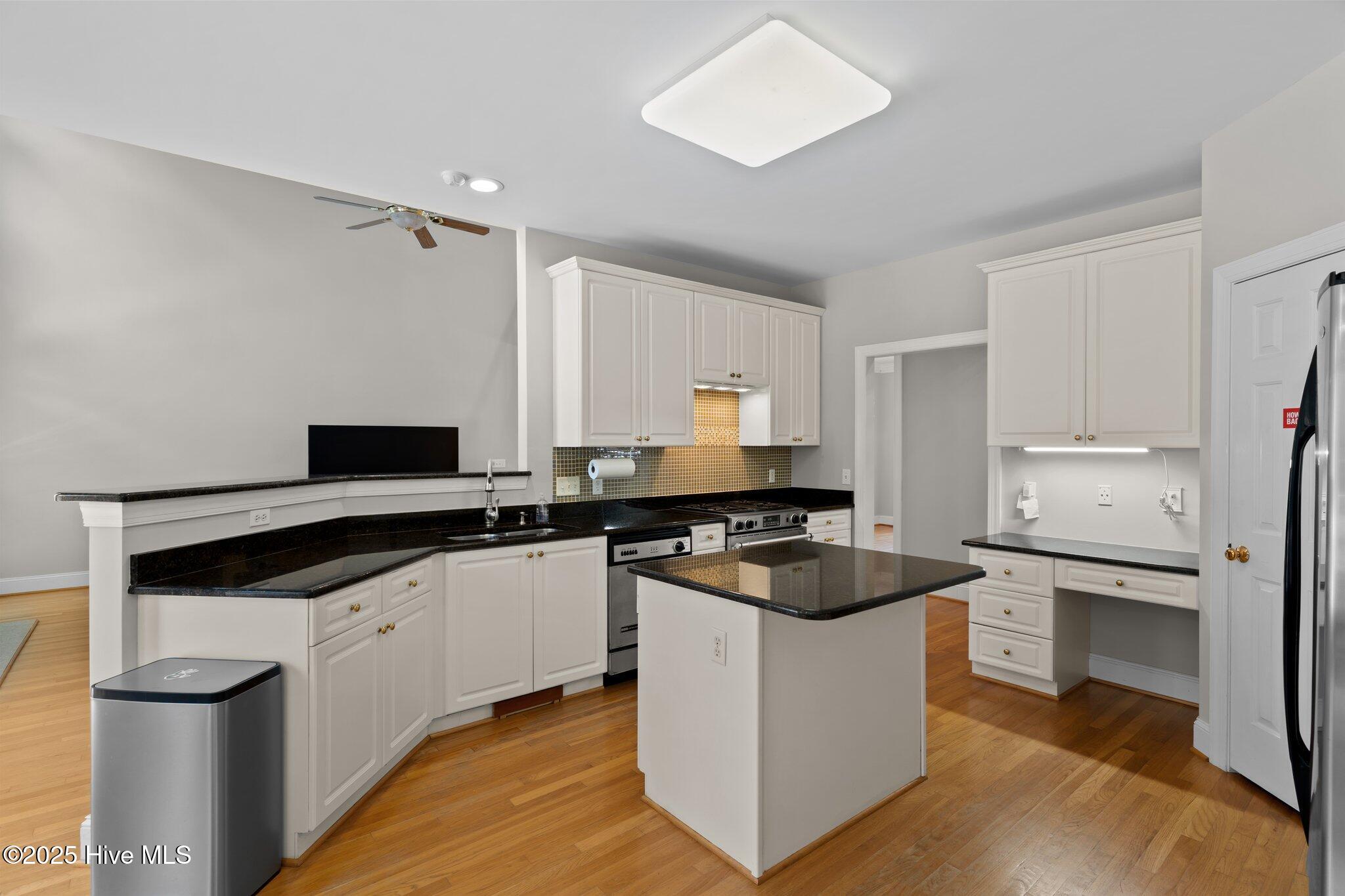 100549329 | Photo 12