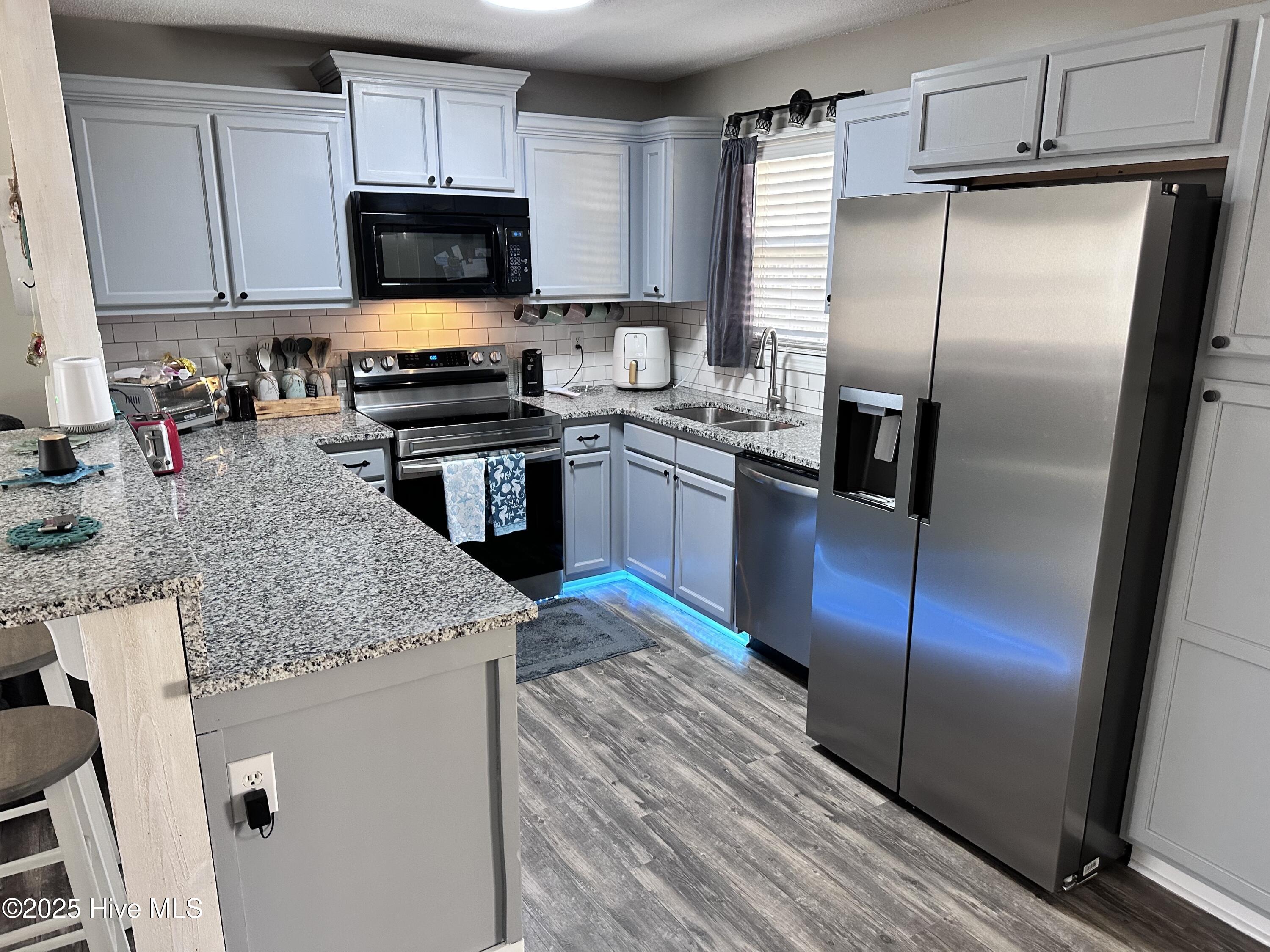 100546985 | Photo 14