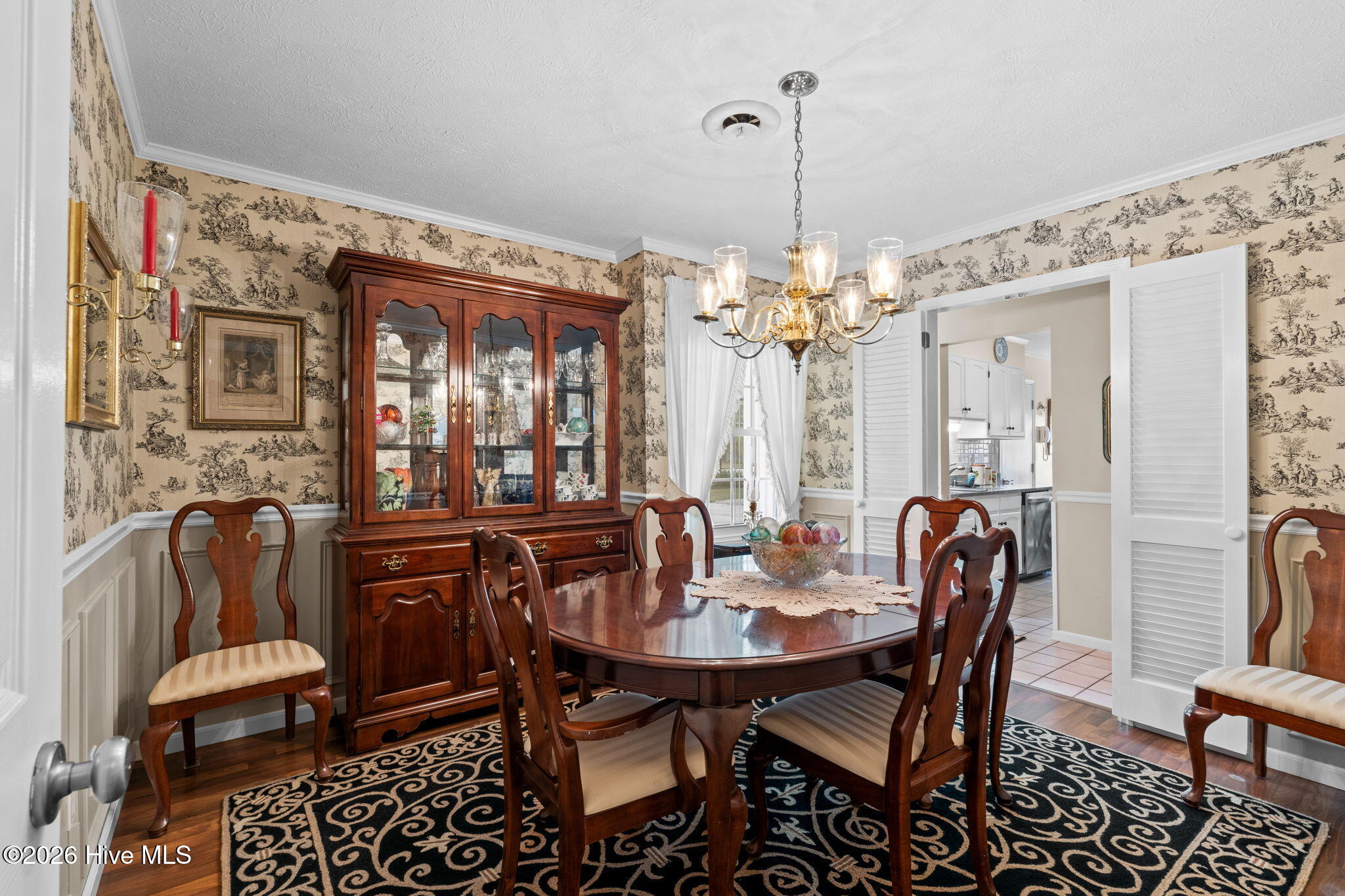 100564261 | Photo 32