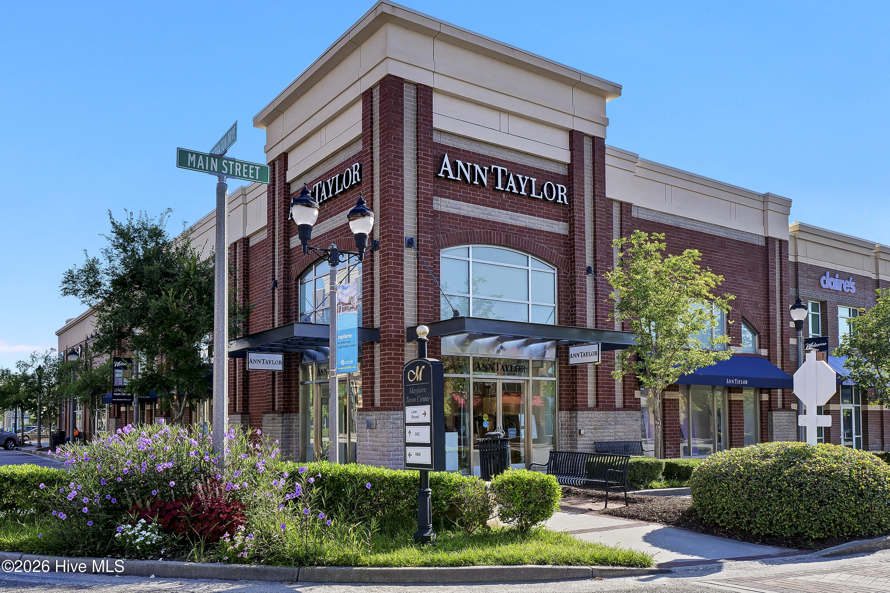 100558584 | Photo 36