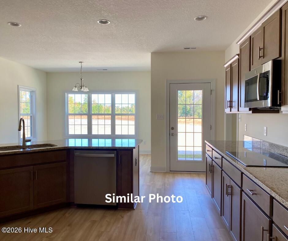 100567501 | Photo 11