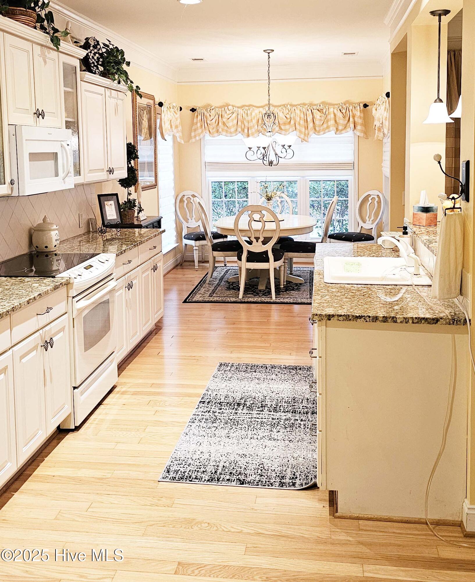 100540219 | Photo 10