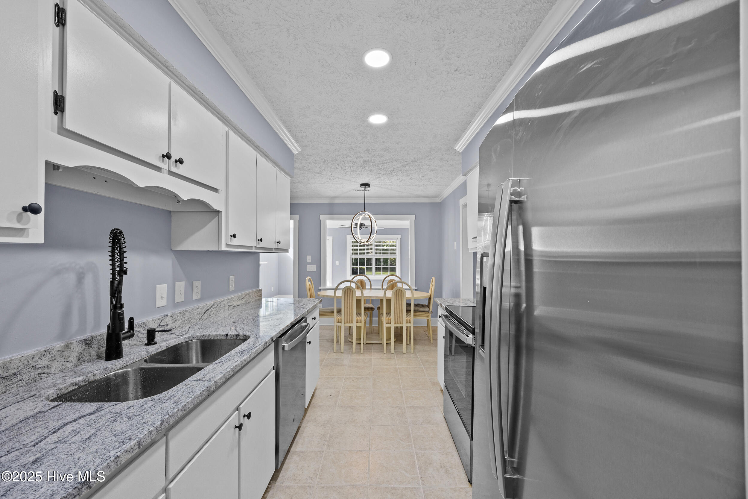 100521133 | Photo 14