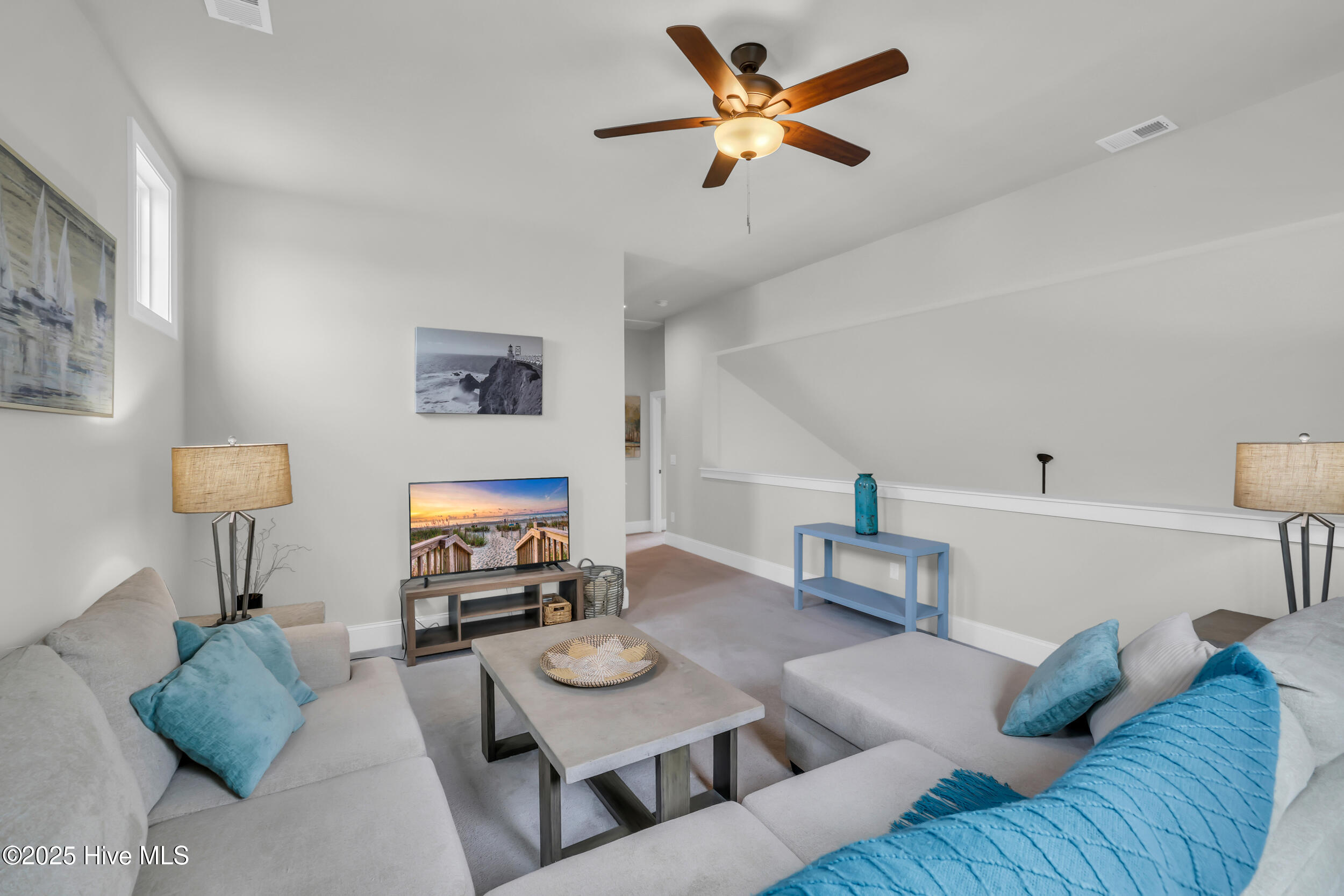 100502745 | Photo 28