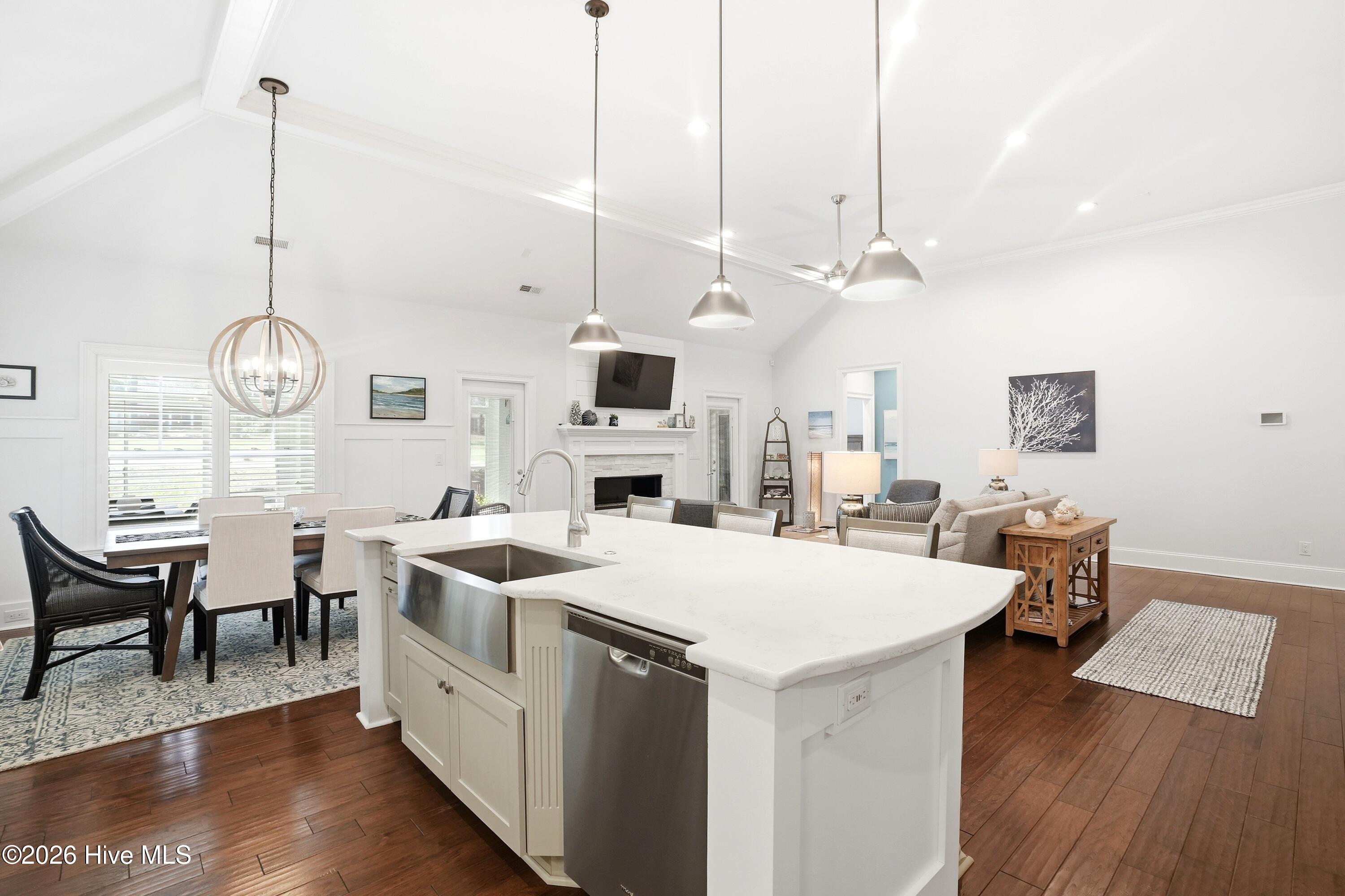 100561923 | Photo 27