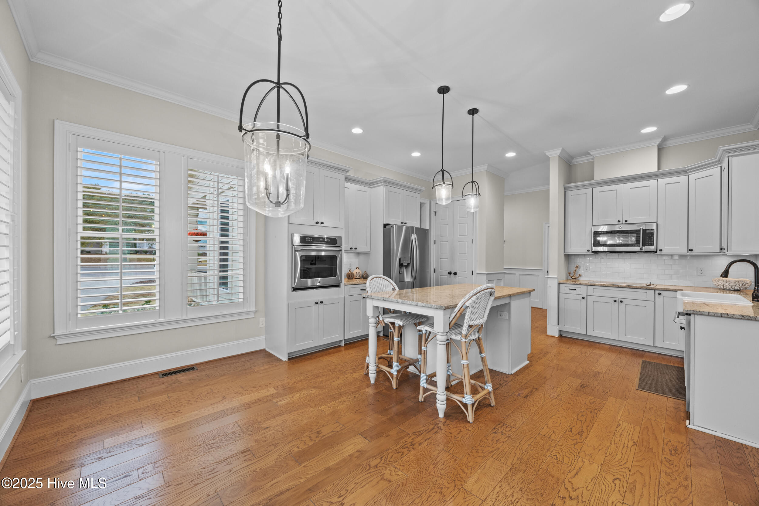 100570509 | Photo 36