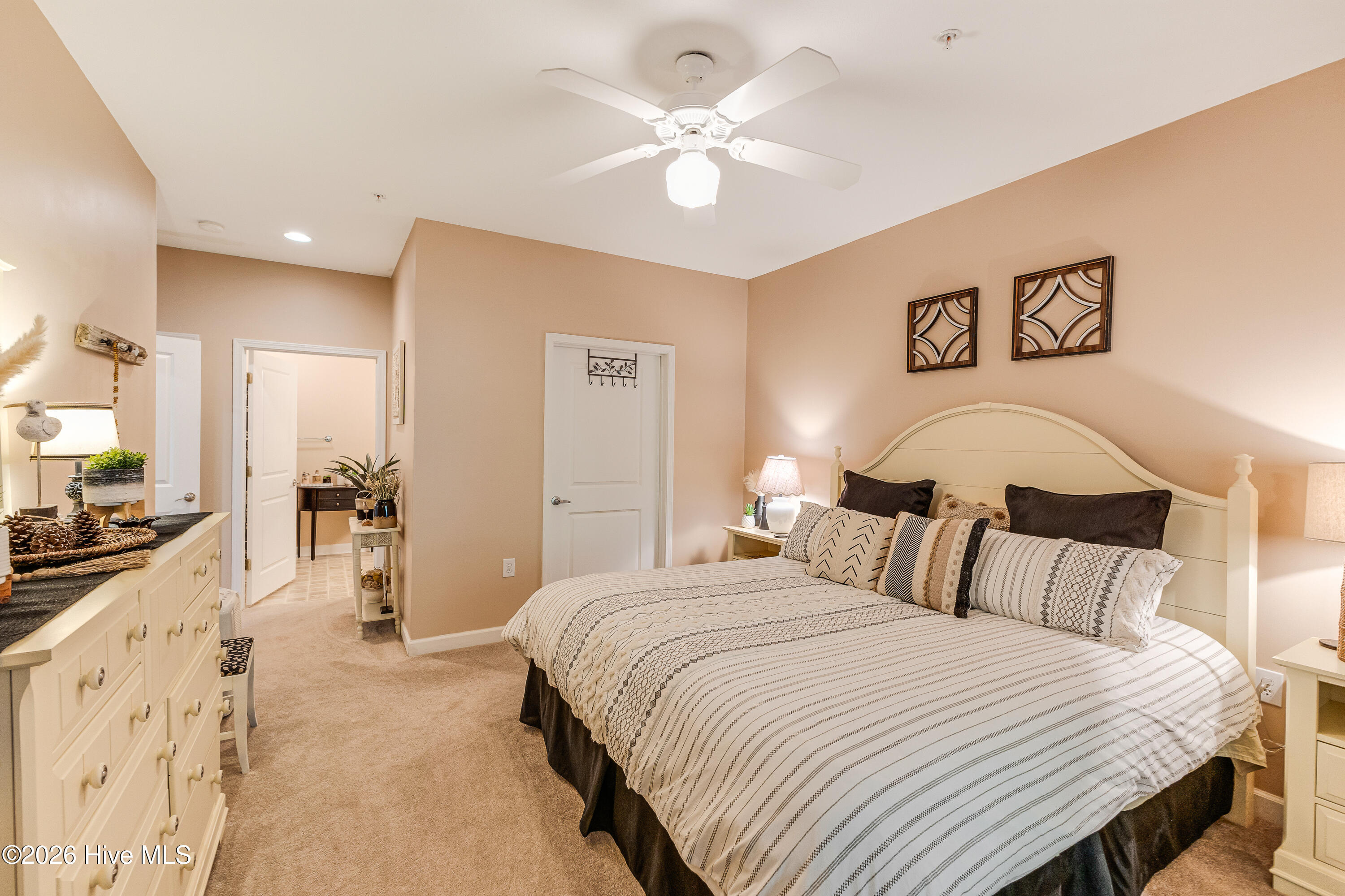 100555725 | Photo 19