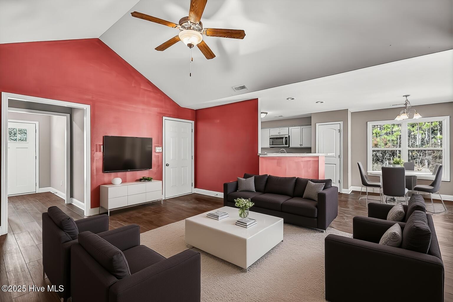 100545699 | Photo 16