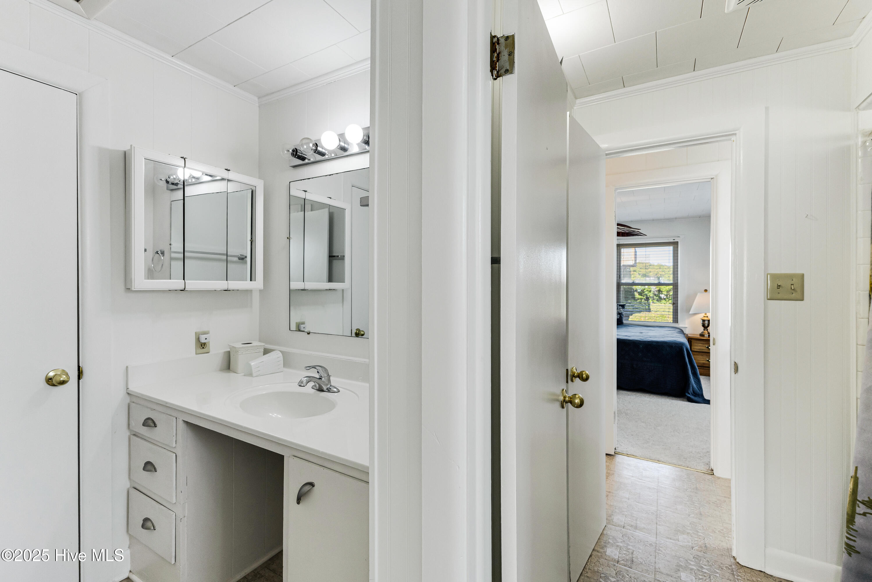 100541641 | Photo 11