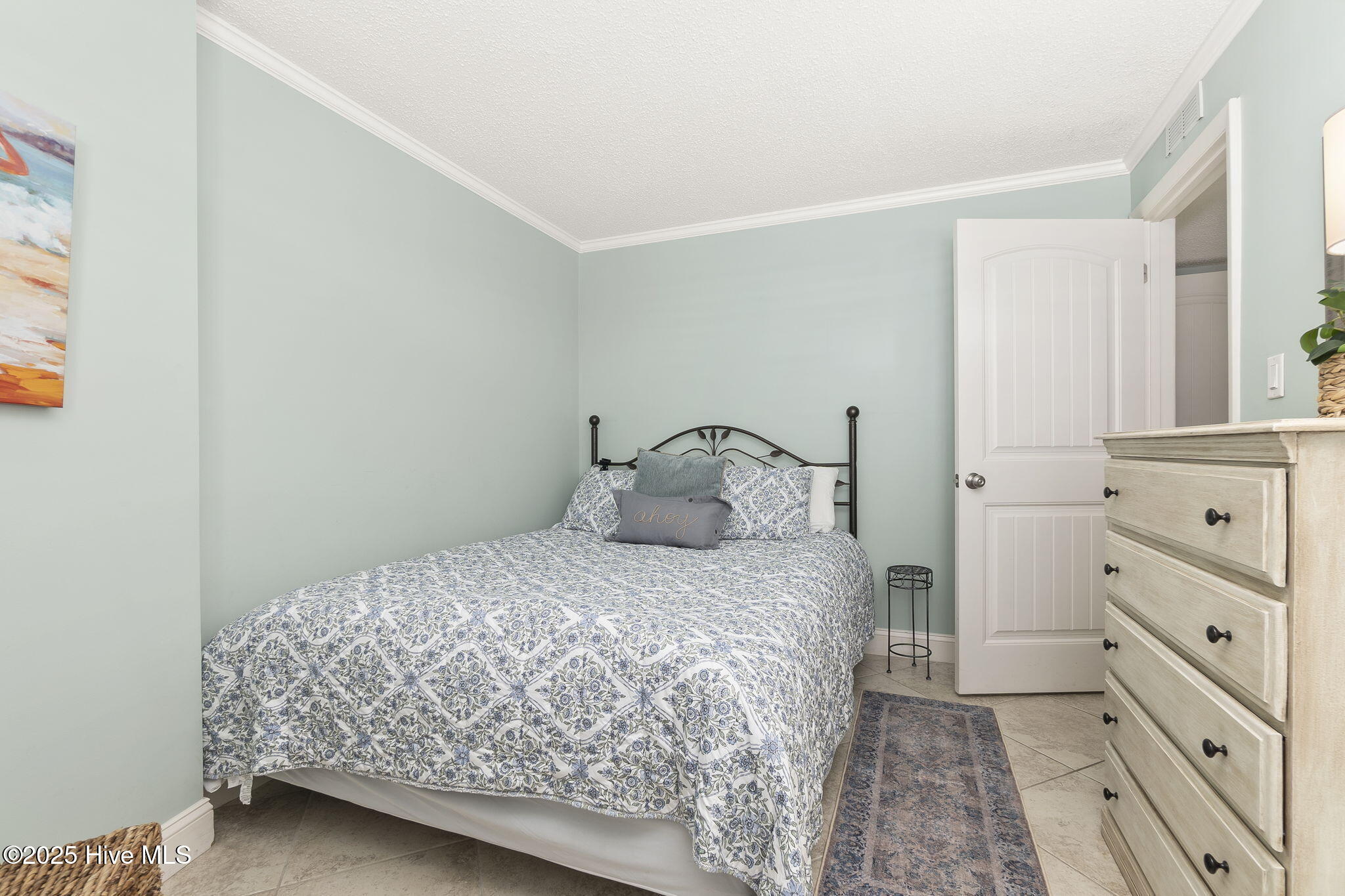 Guest bedroom 1