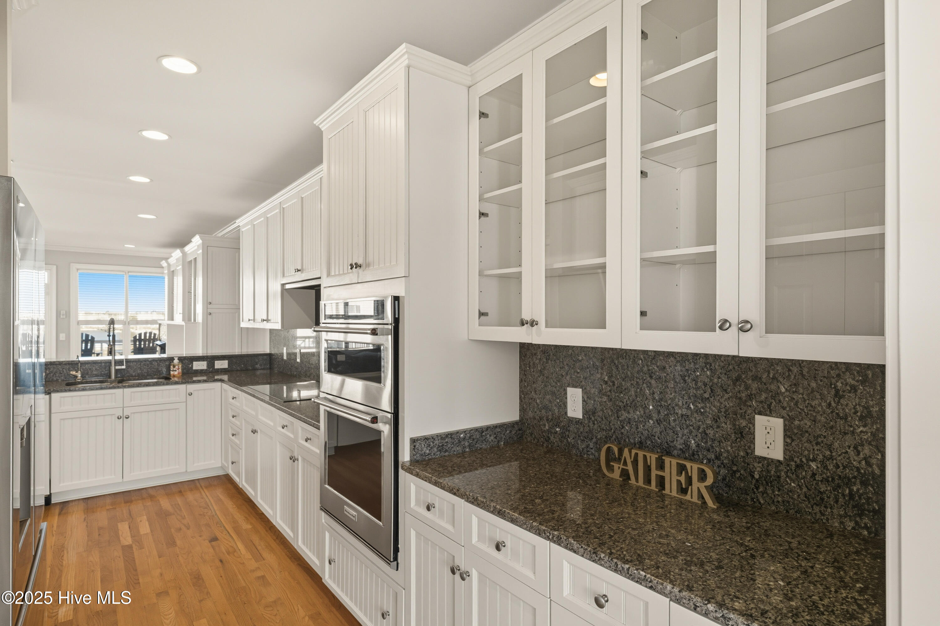 100527237 | Photo 16