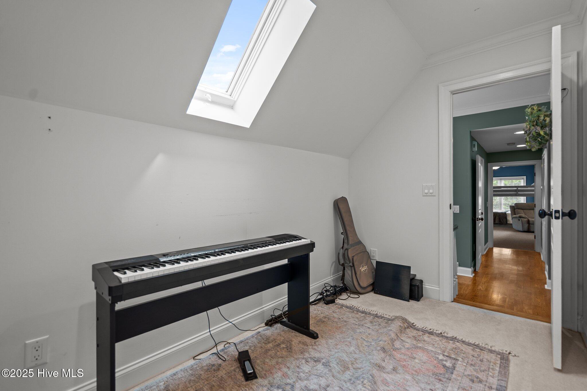 100565962 | Photo 61