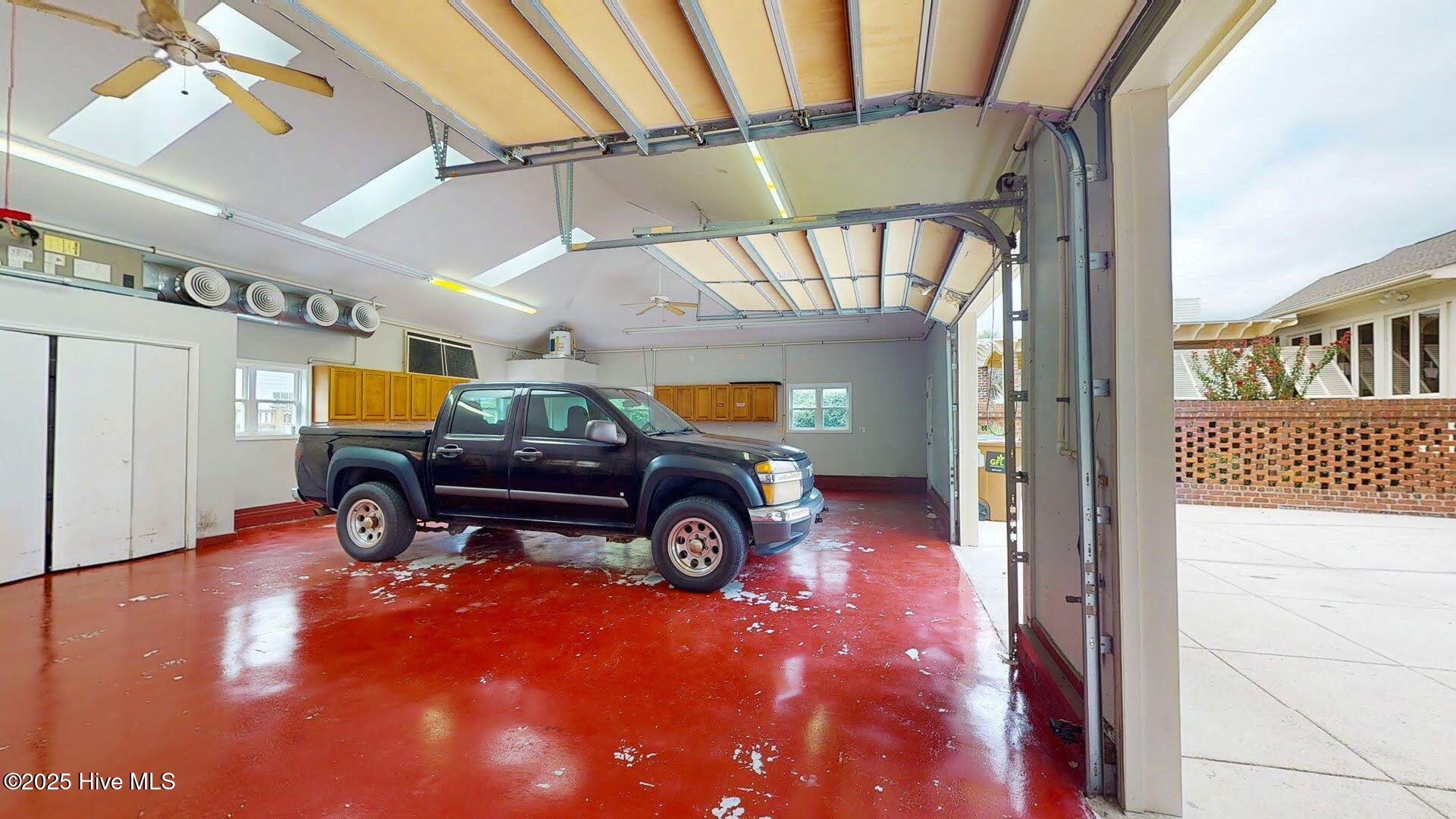 100528011 | Photo 66