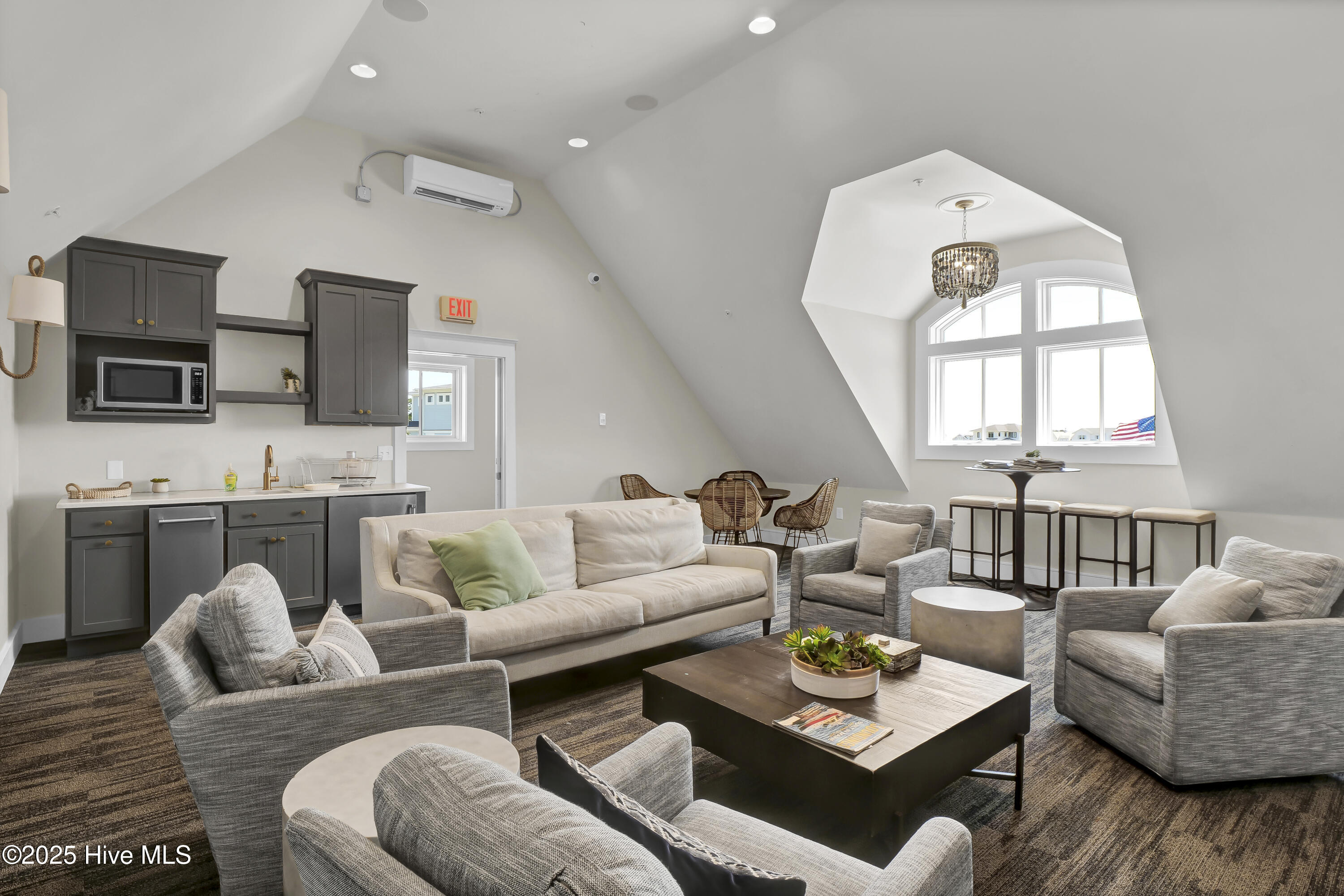 100520014 | Photo 97