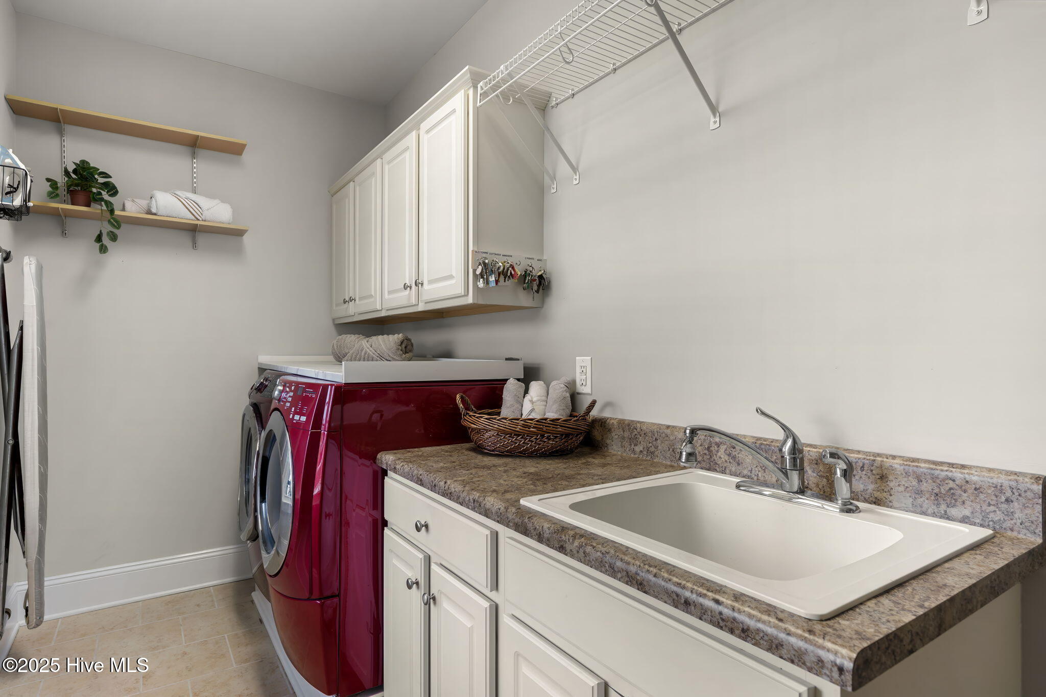 100544684 | Photo 46