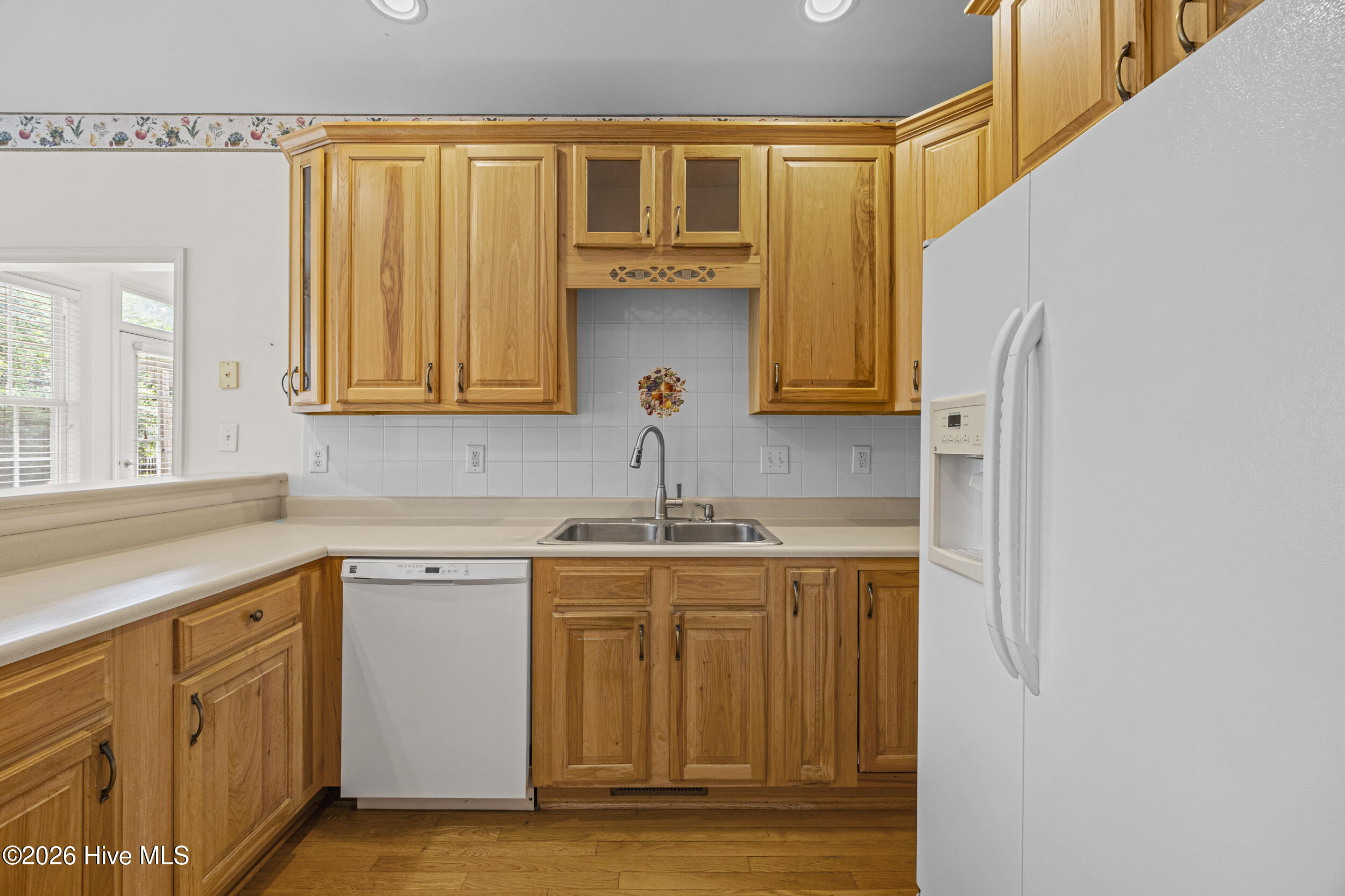 100569840 | Photo 25