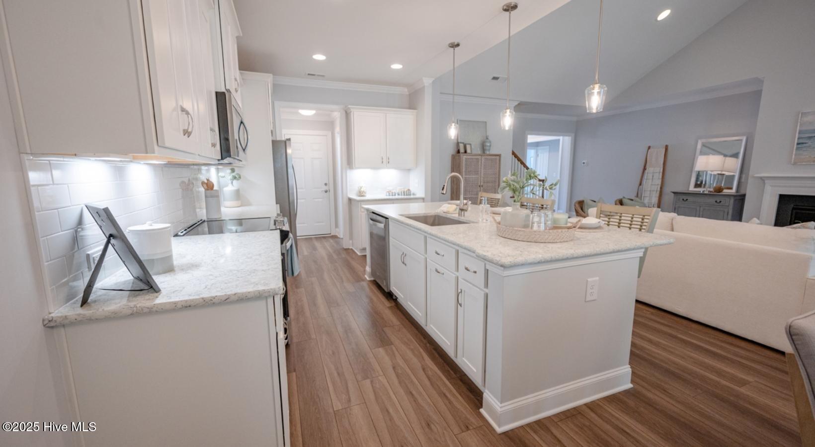 100484526 | Photo 23