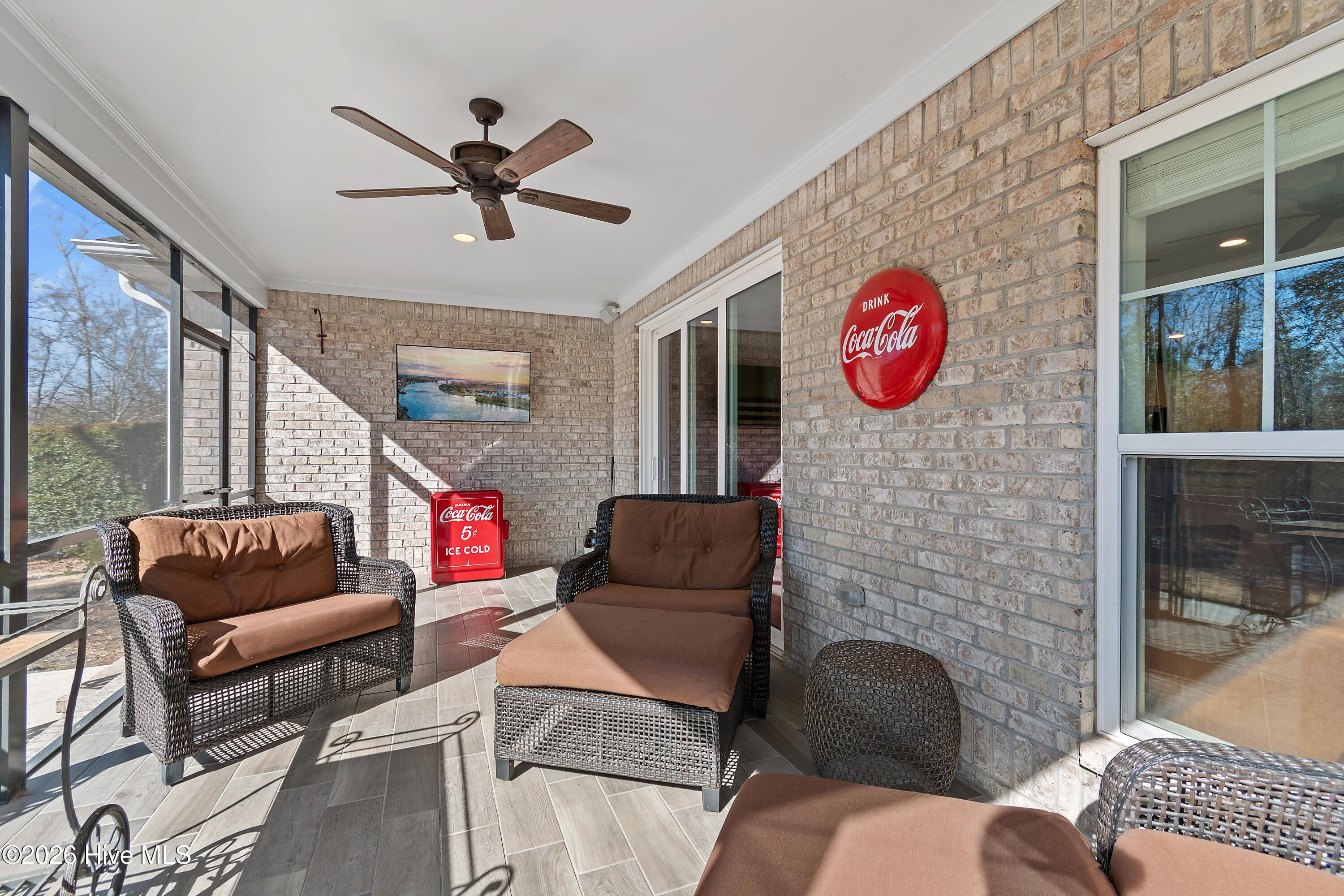 100558419 | Photo 28