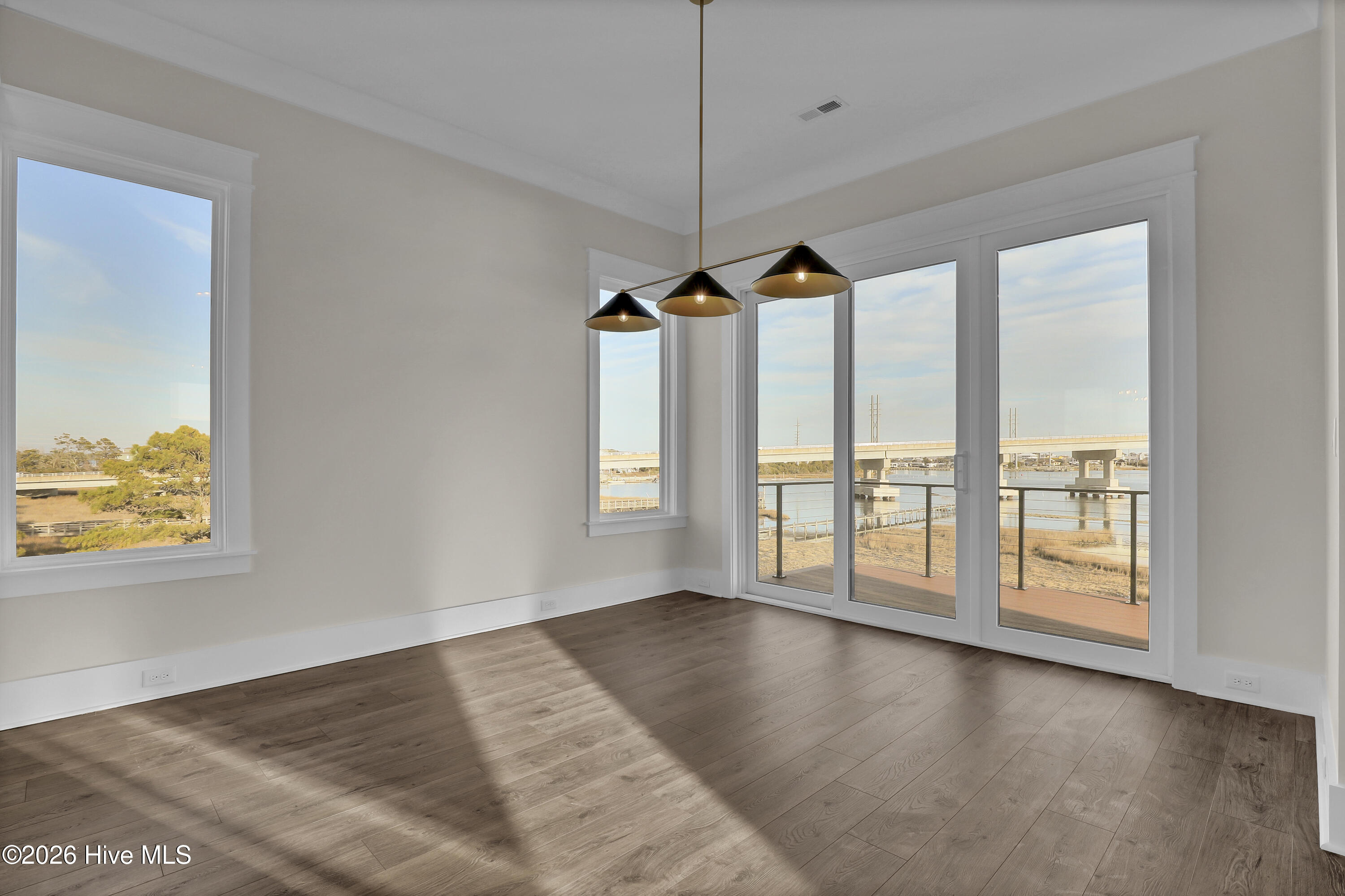 100556414 | Photo 21