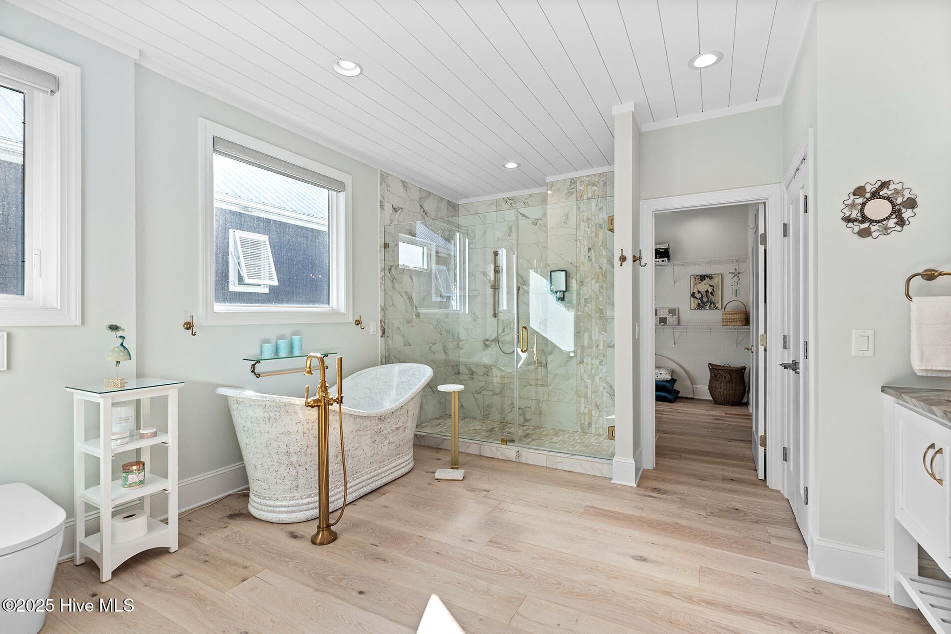 100540813 | Photo 31