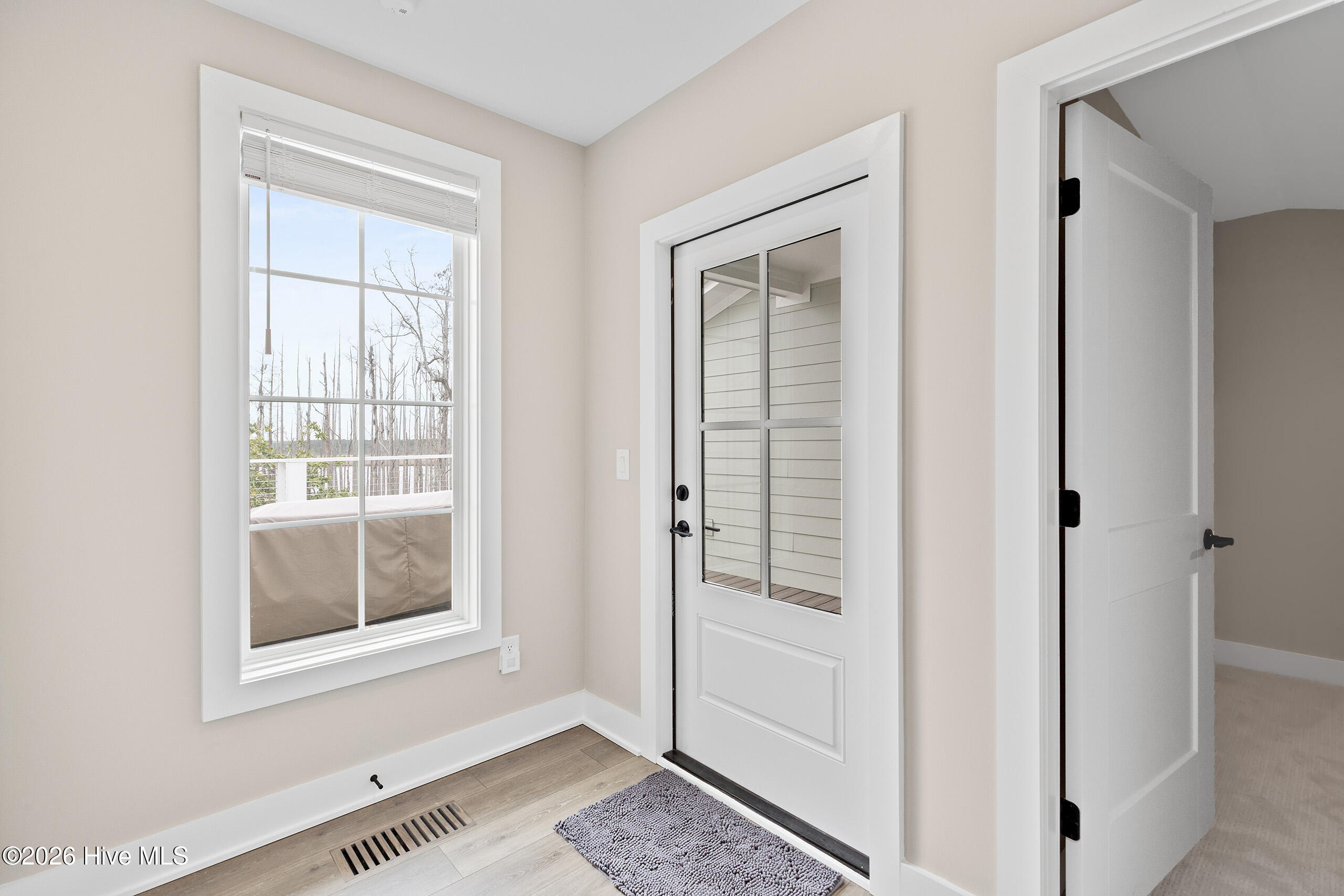 100563450 | Photo 43