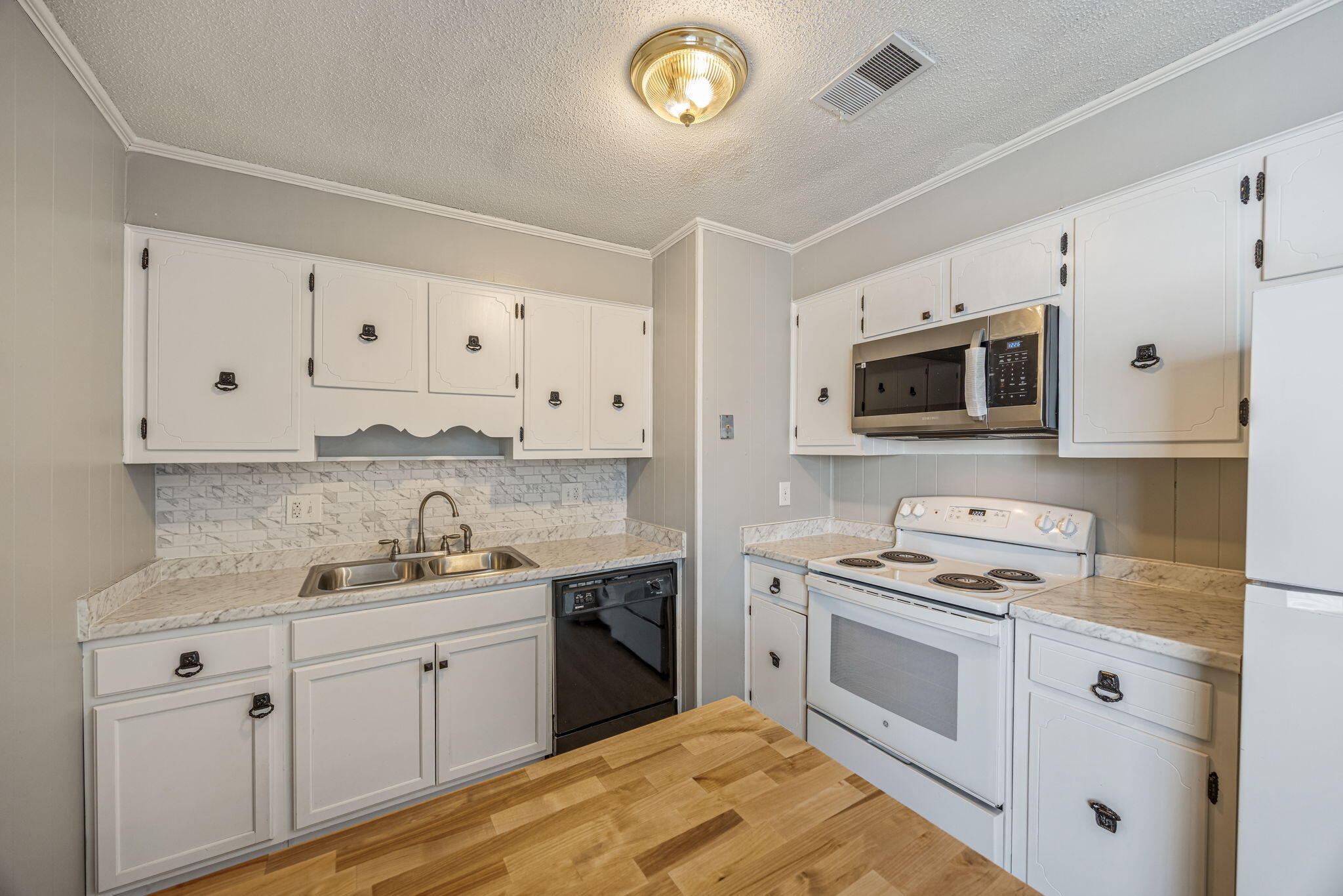 22-web-or-mls-2965 Meadowbrook Drive-20