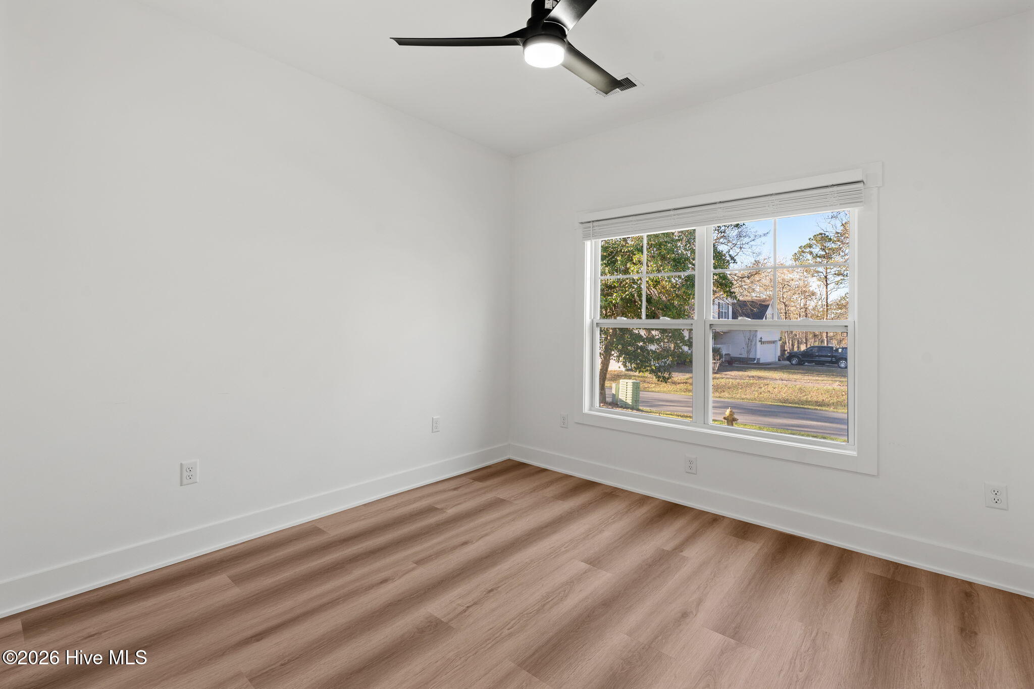 100562670 | Photo 22