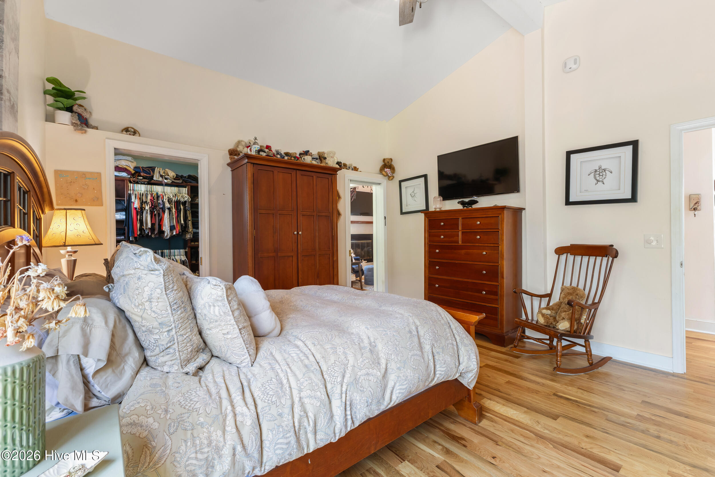 100560648 | Photo 19