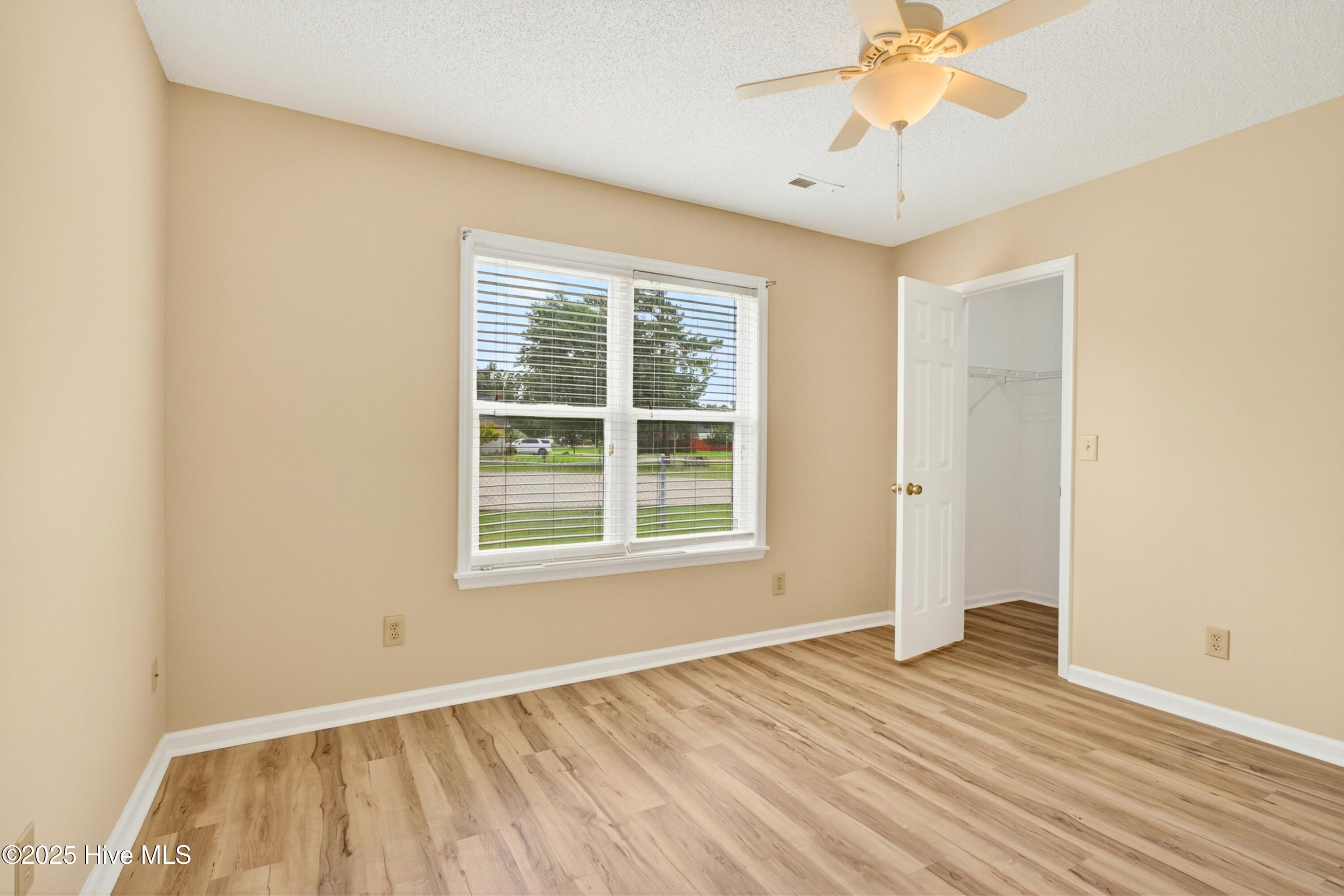 100513022 | Photo 15