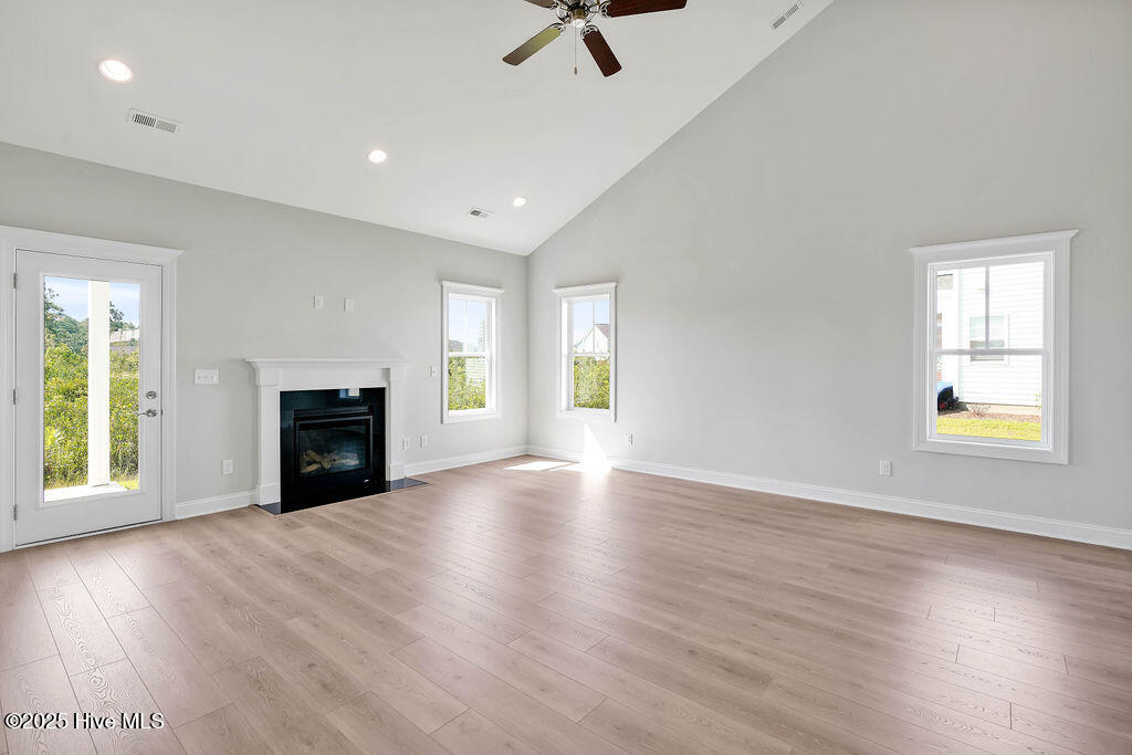 100461561 | Photo 12