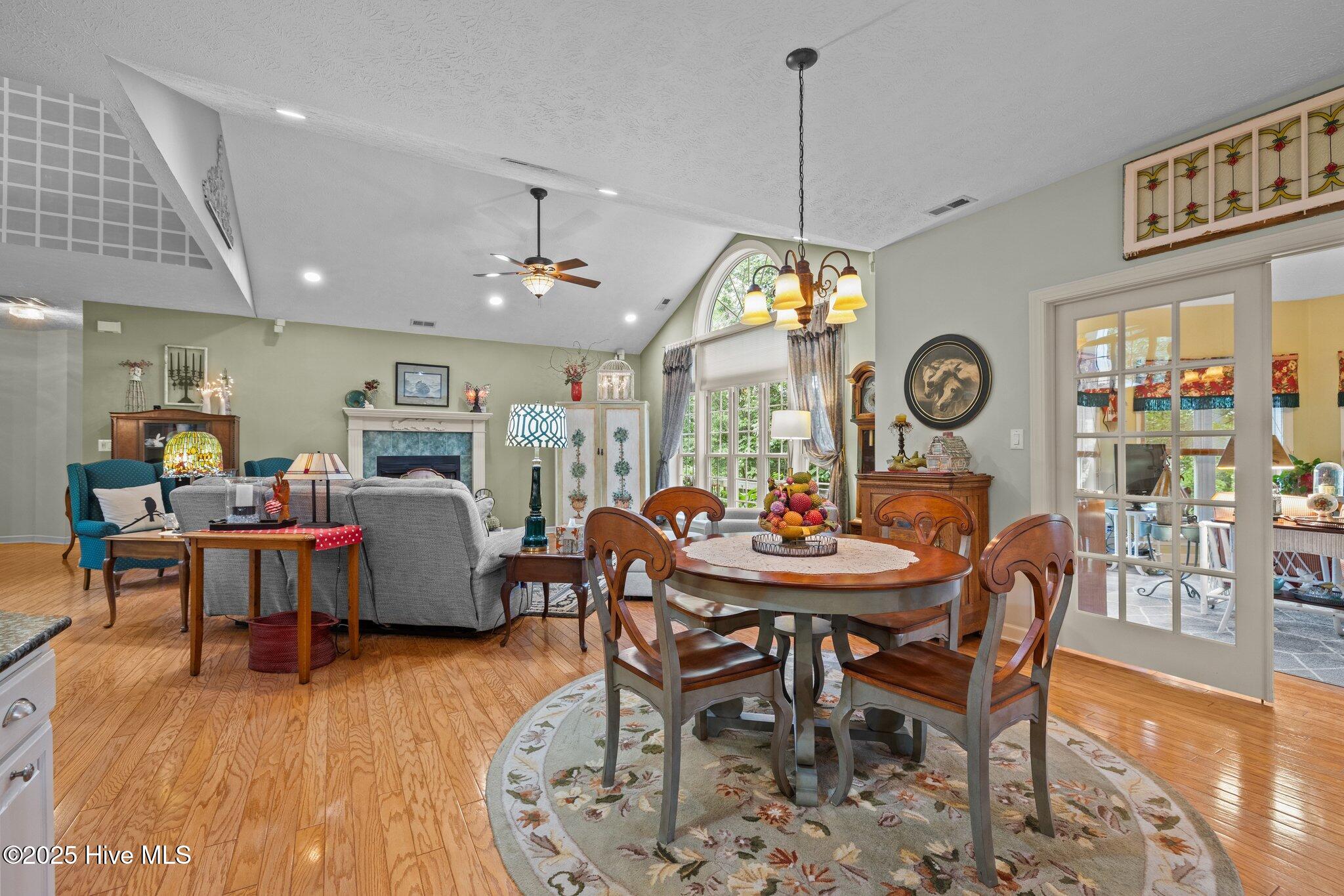 100517626 | Photo 13