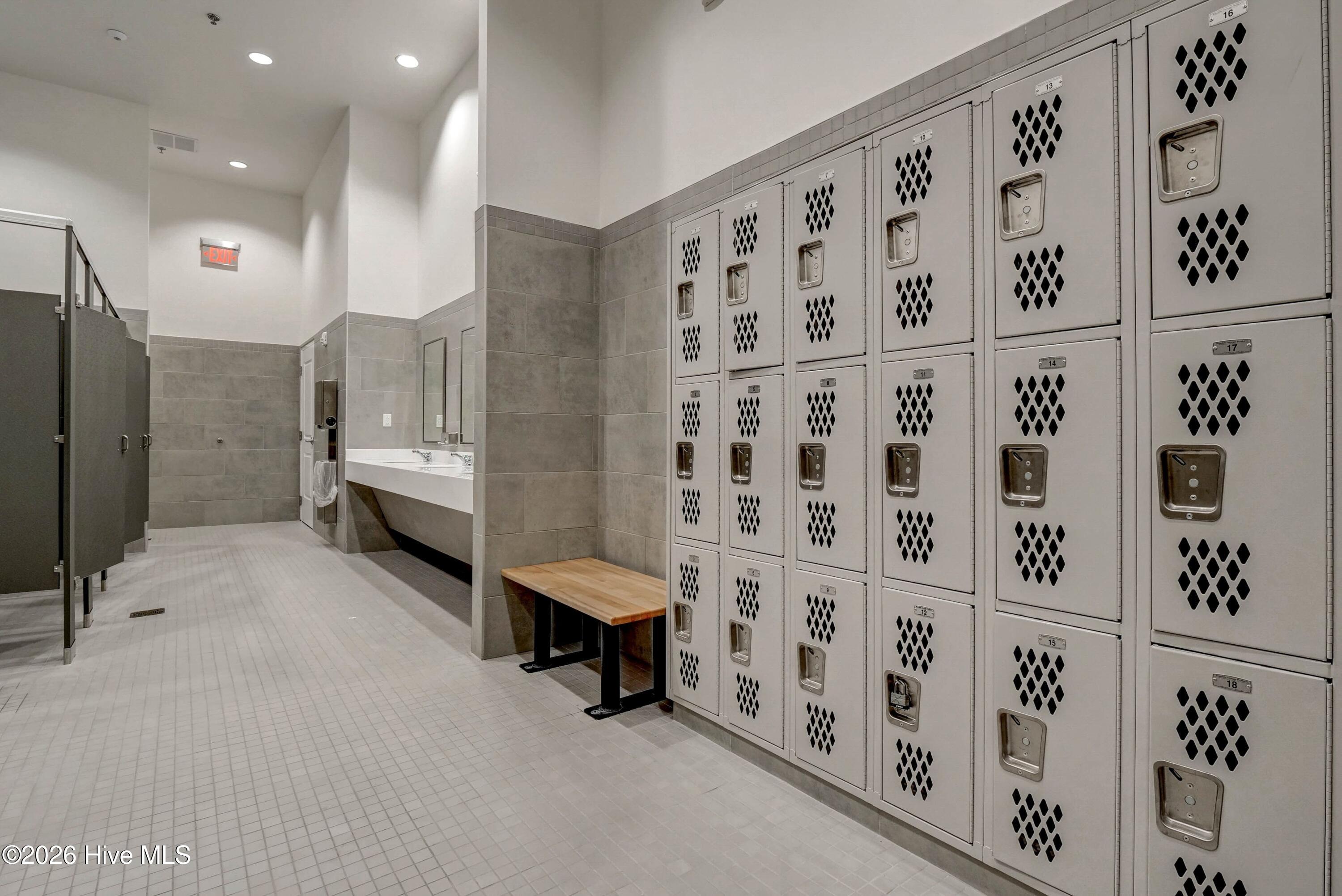 100548554 | Photo 63