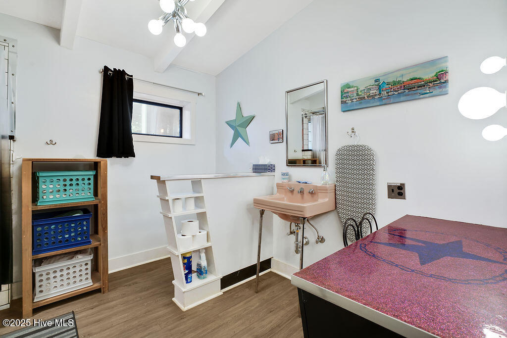 100555819 | Photo 21