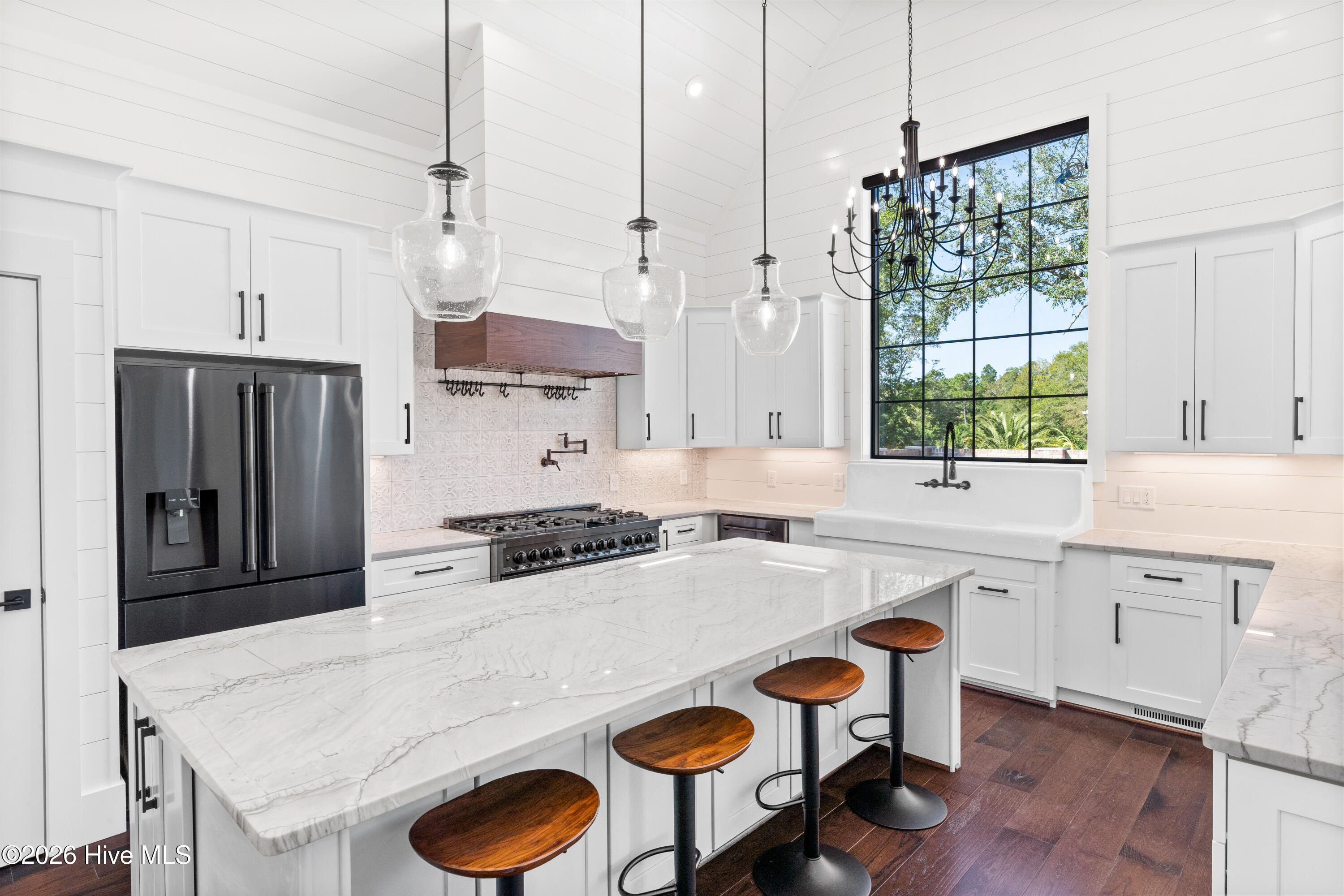 100554419 | Photo 23