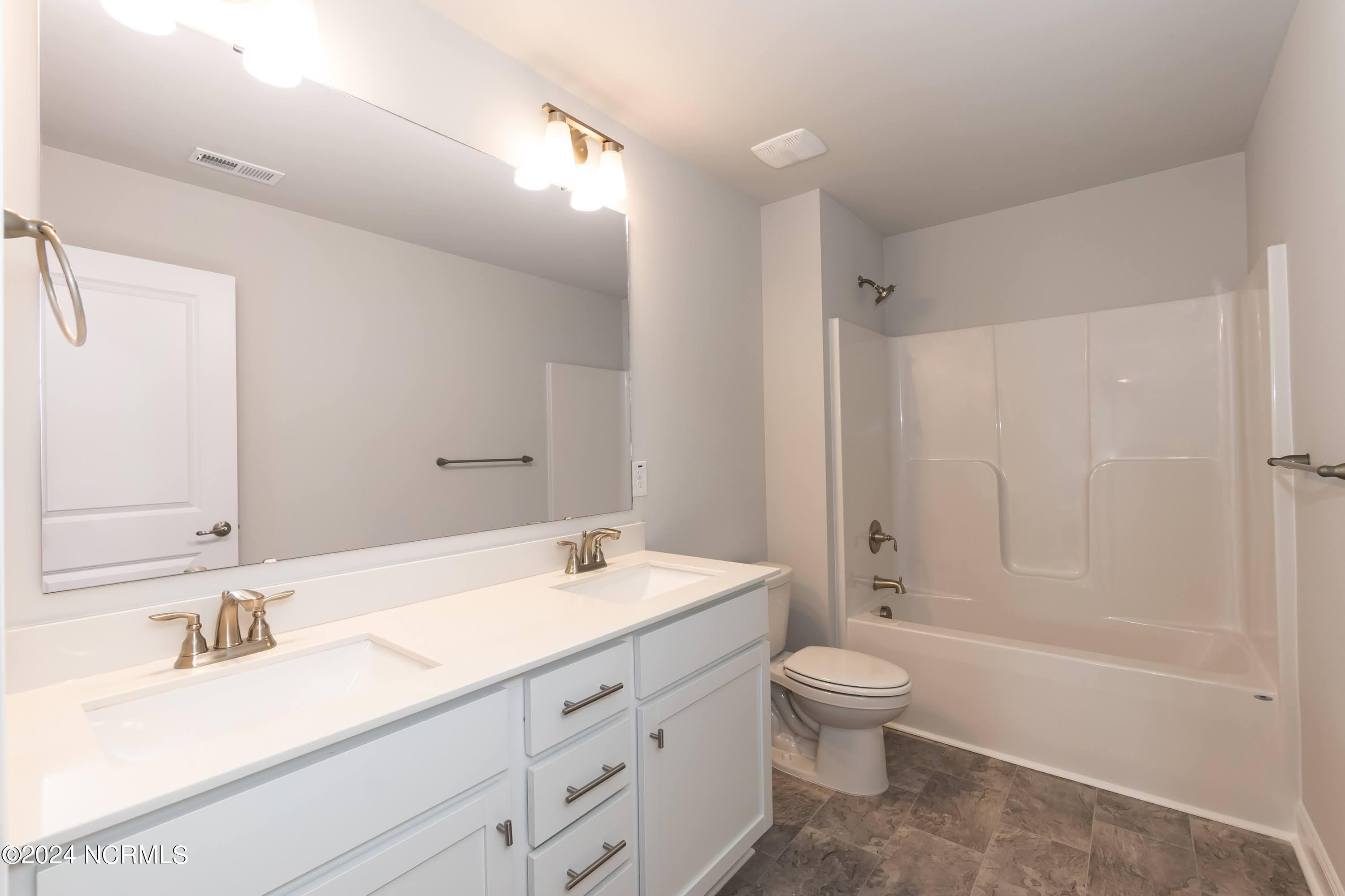 100431065 | Photo 26