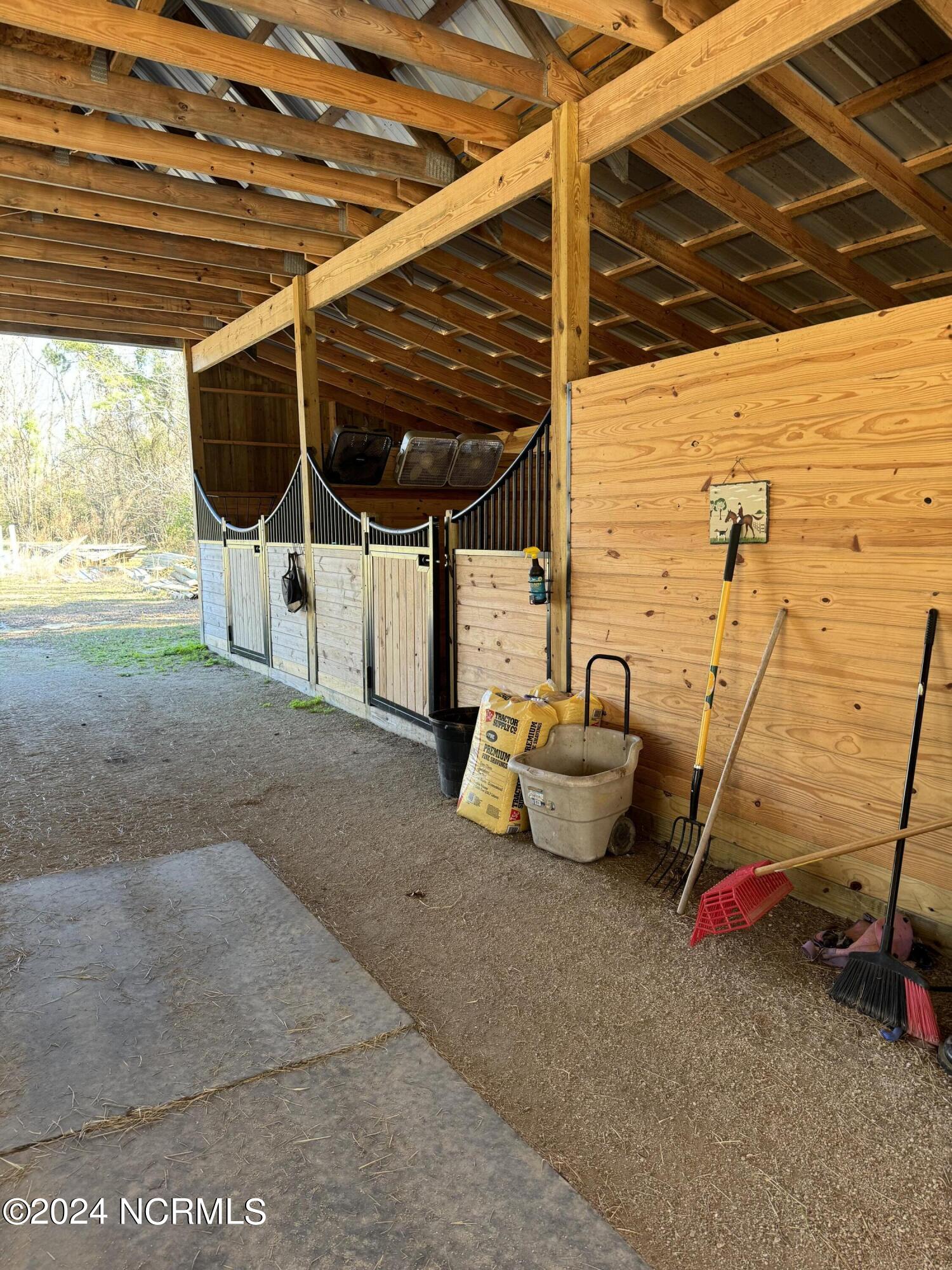 100545633 | Photo 77