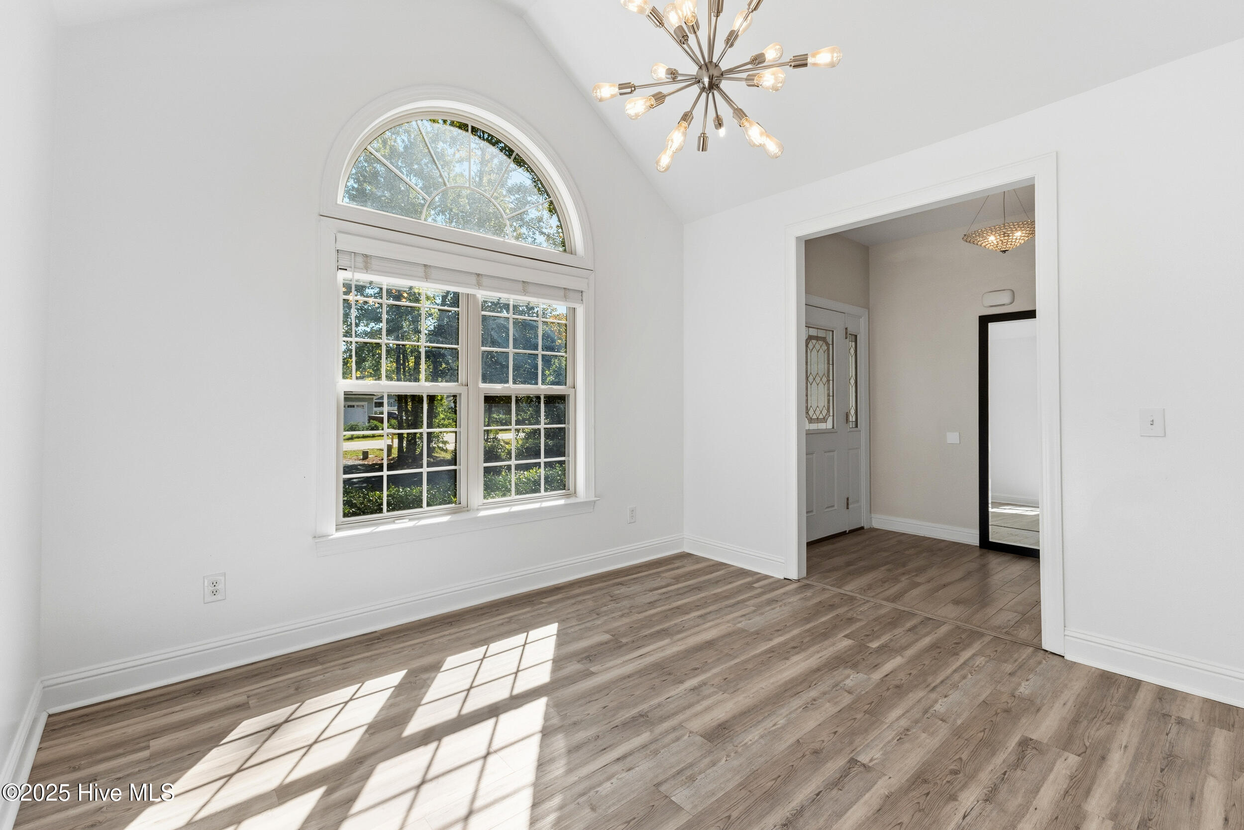 100537755 | Photo 17