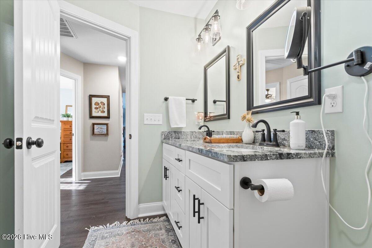 100548136 | Photo 54