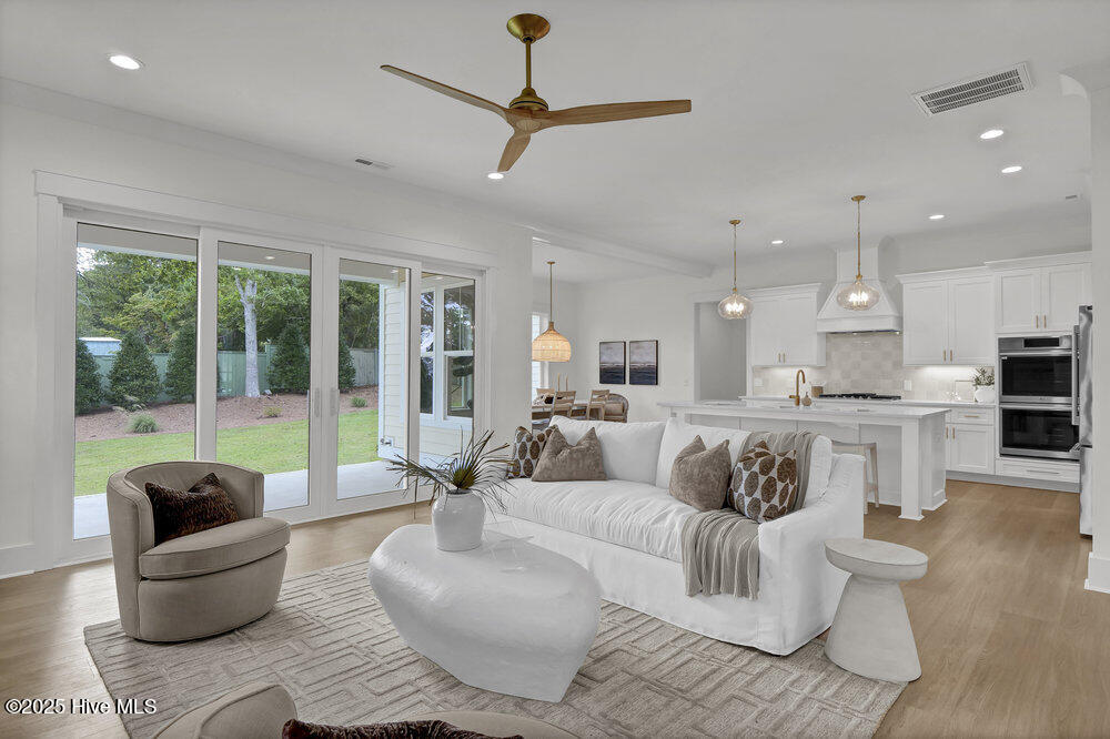 100509390 | Photo 11