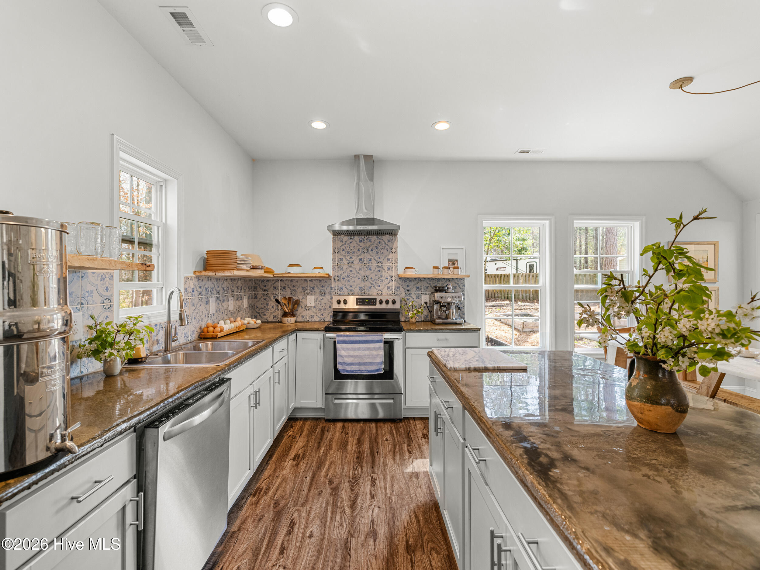 100558735 | Photo 21