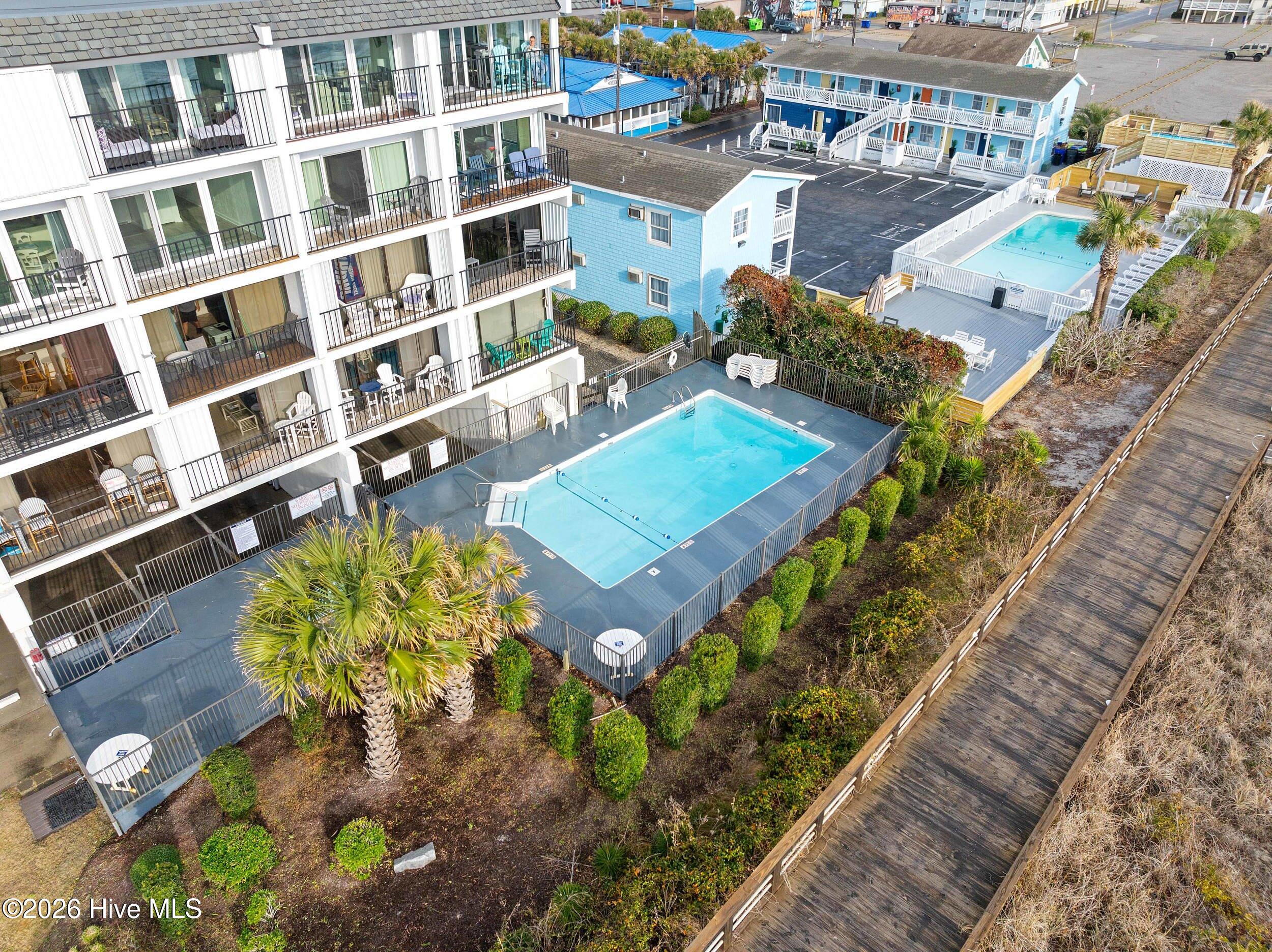 100561772 | Photo 33